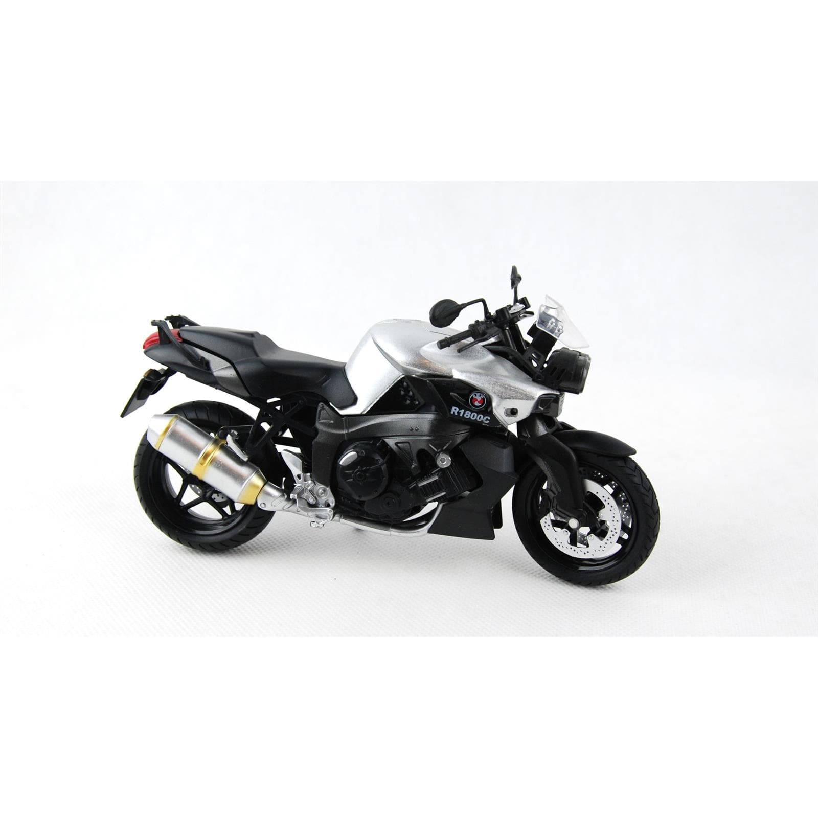 

MOTOCYKL W PUDEŁKU