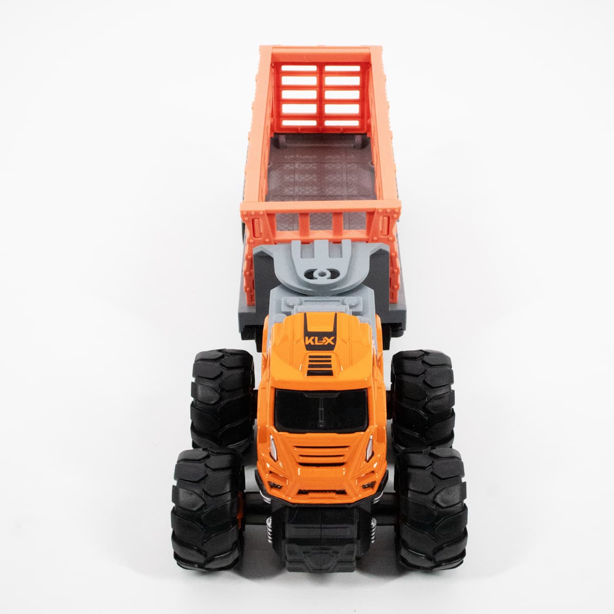 

AUTO Z NAPĘDEM NA CZTERY KOŁA Z PRZYCZEPĄ