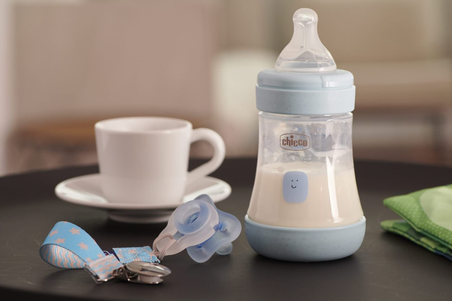 

CHICCO ZESTAW DLA NOWORODKA BOY Butelka antykolkowa Perfect5 + smoczek mini soft + tasiemka