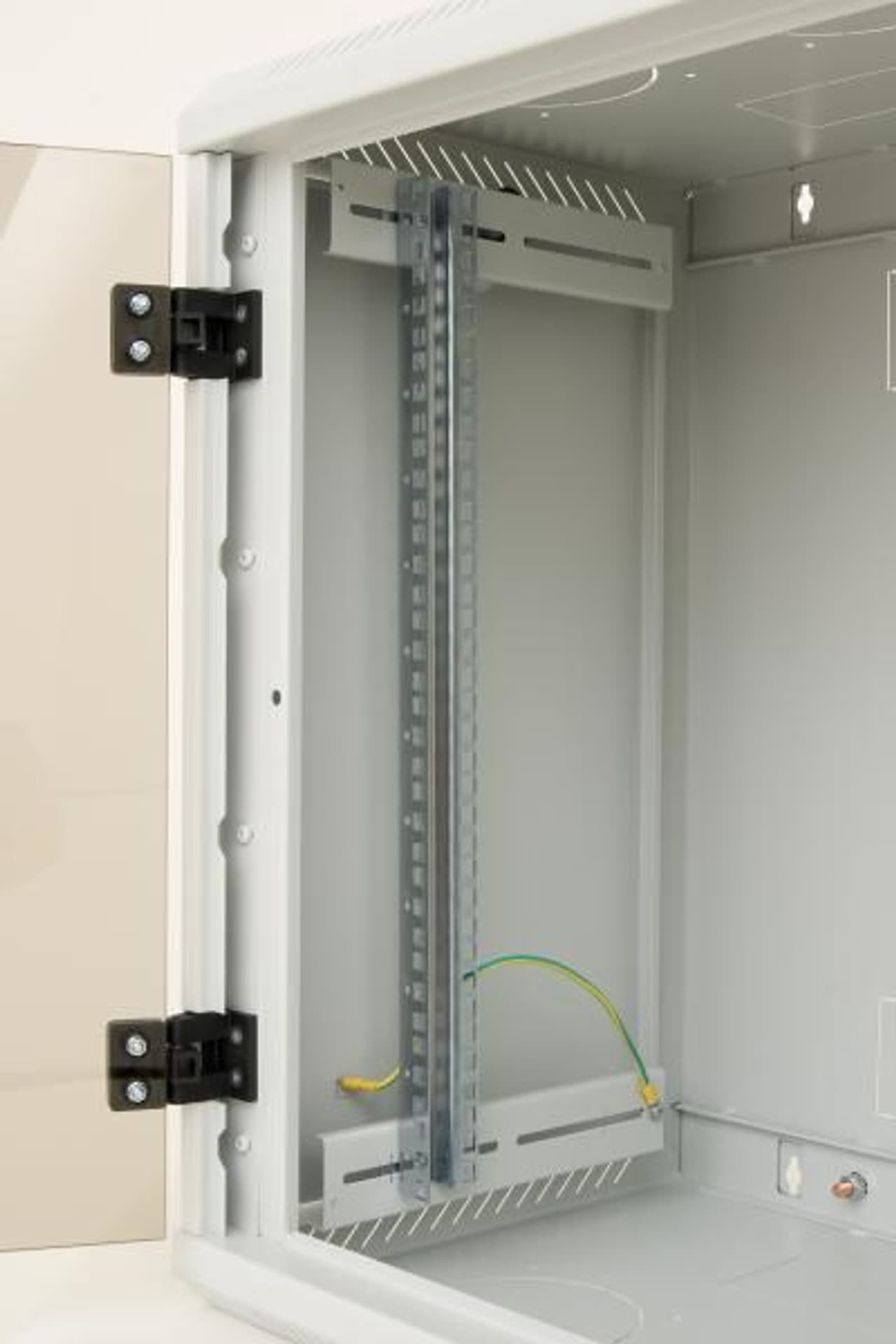 

TRITON SZAFA 19" 12U 600 demont. boki RUA-12-AS6-CAX-A1
