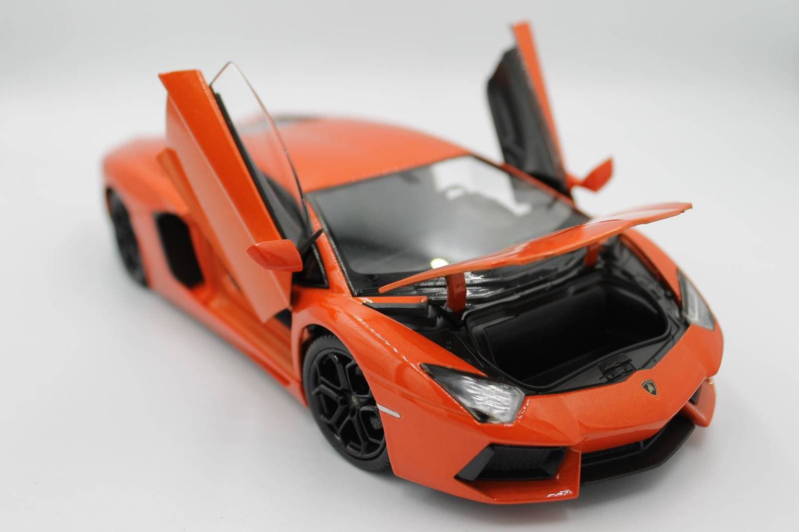 

SAMOCHÓD METALOWY WELY Lamborghini Aventador Coupe