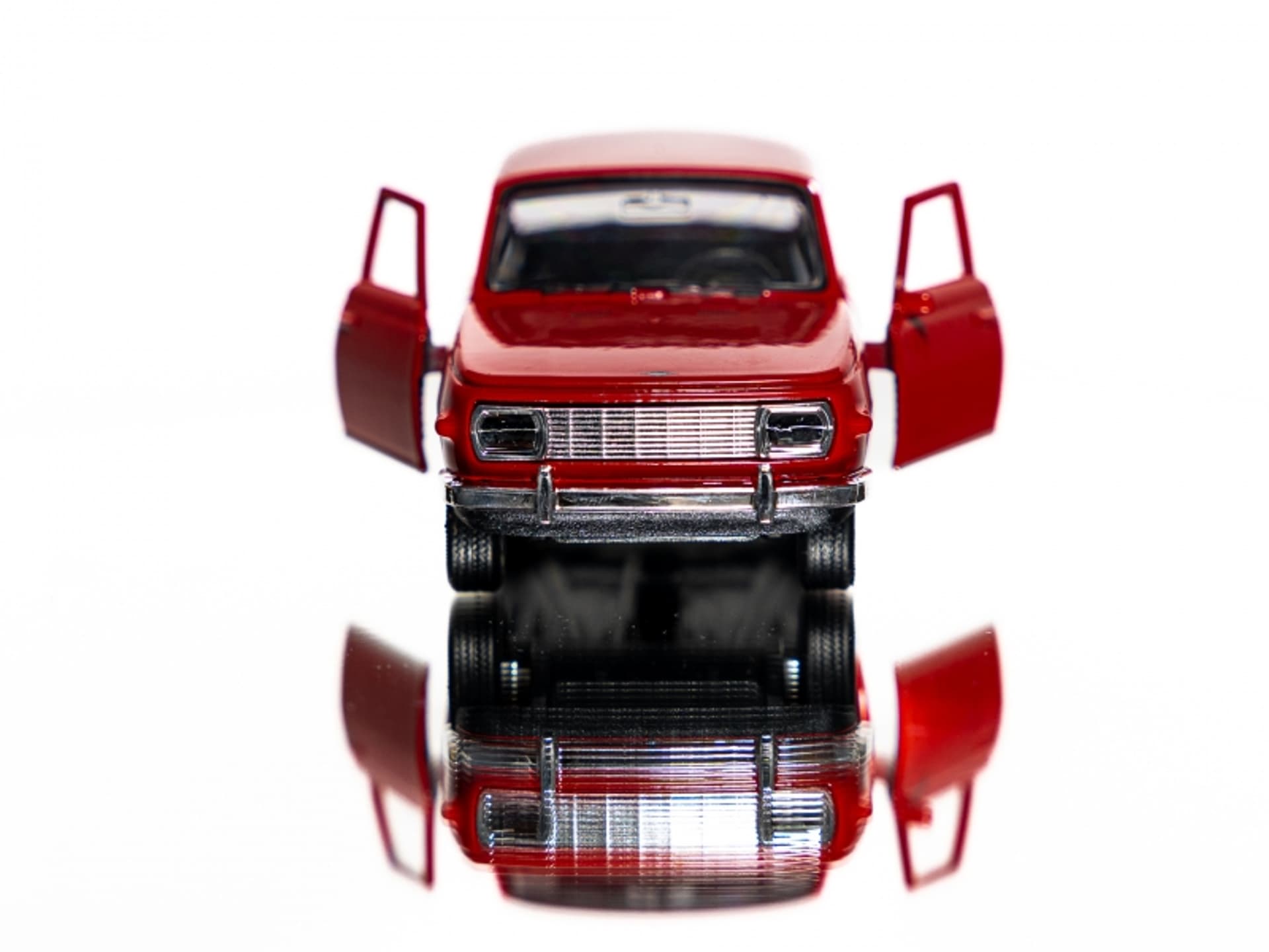 

WELLY WARTBURG 353 1:34 SAMOCHÓD KOLEKCJONERSKI