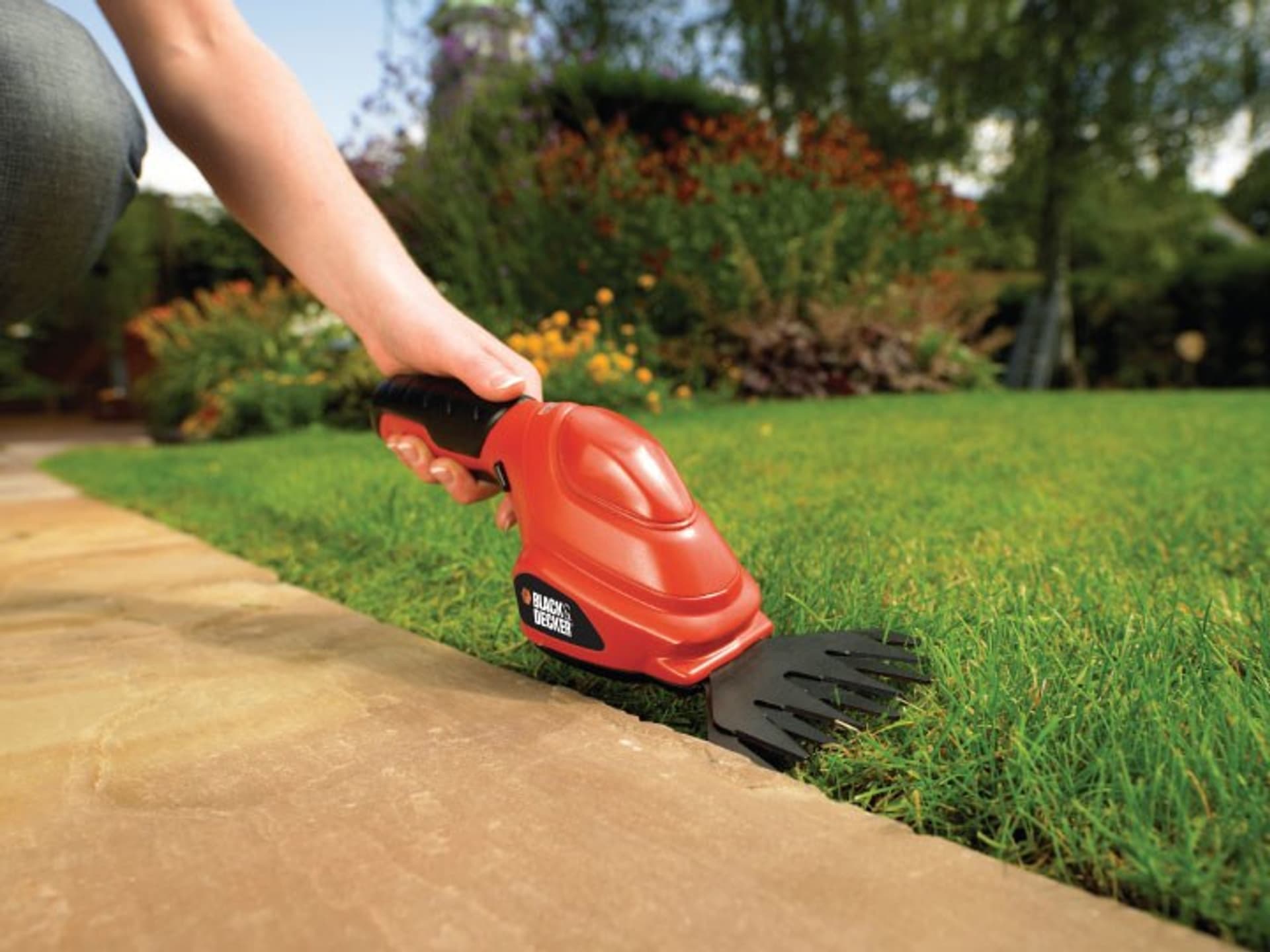 

Nożyce do trawy BLACK+DECKER GSL200-QW
