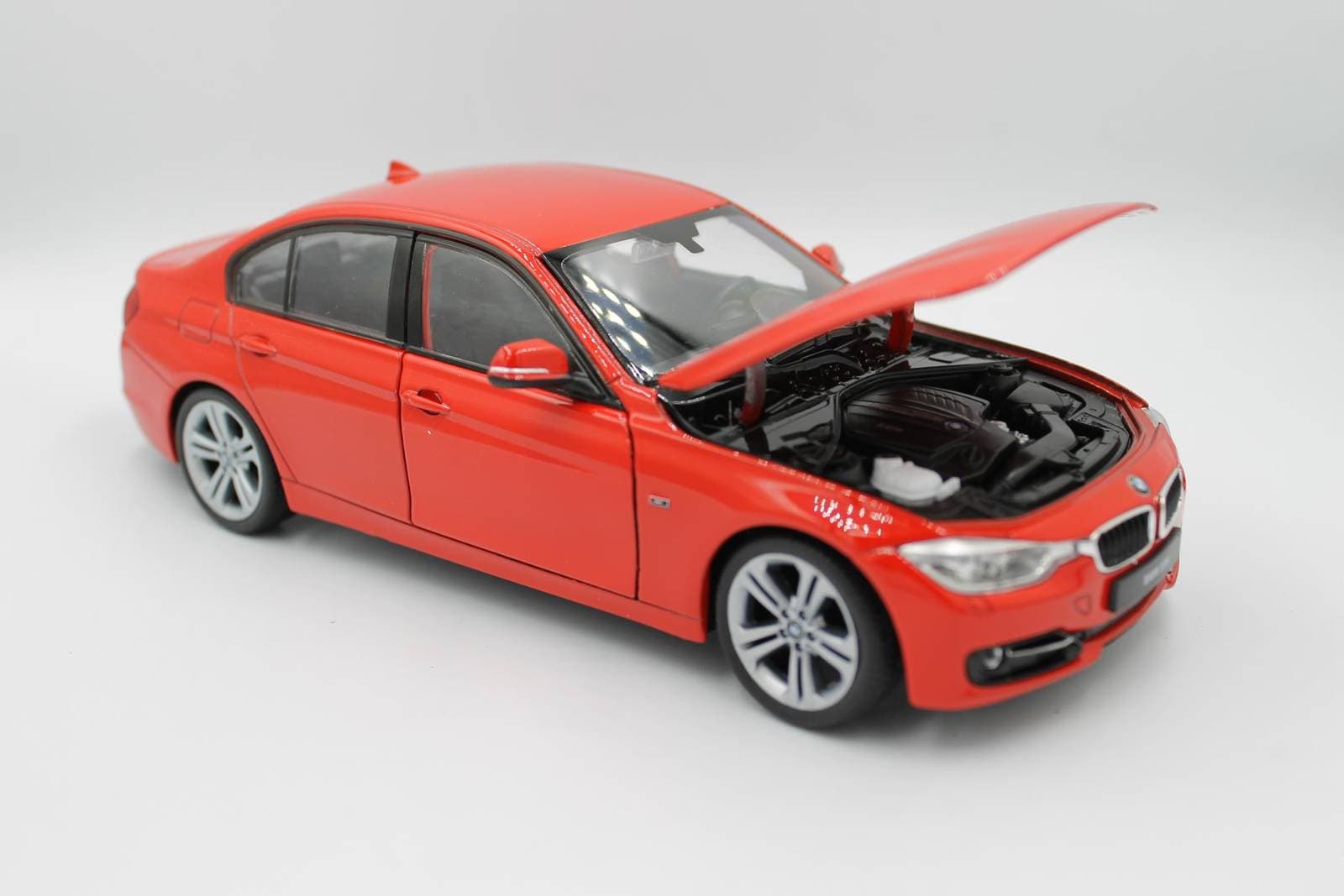 

SAMOCHÓD METALOWY AUTO METAL WELLY BMW 335i