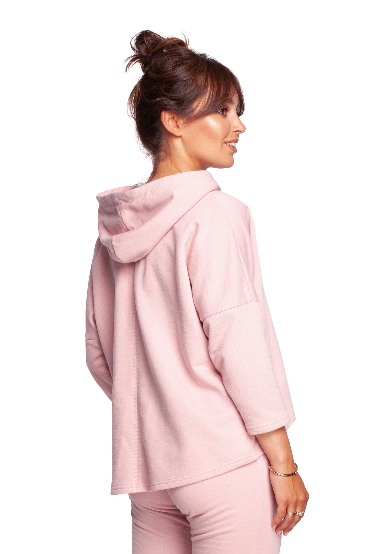 

B239 Bluza o luźnym kroju z kapturem - pudrowa (kolor pudrowy róż, rozmiar 2XL/3XL)