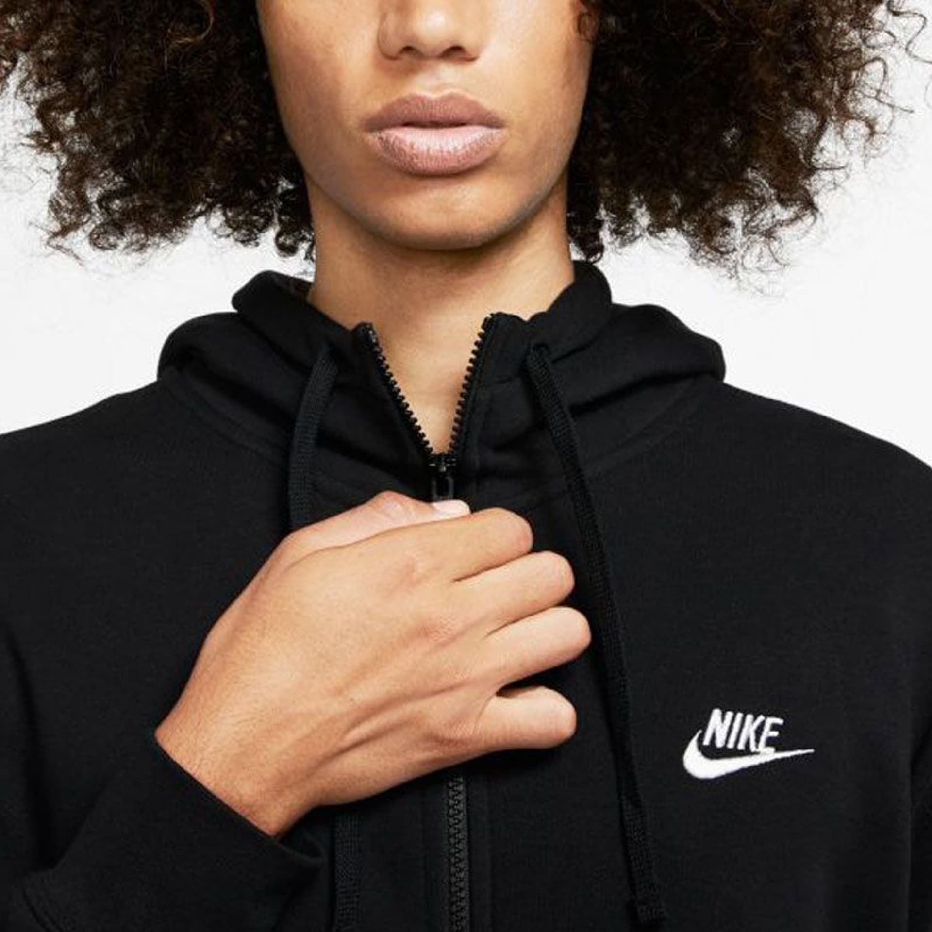

Bluza Nike NSW Club Hoodie FZ M BV2645 (kolor Czarny, rozmiar XL)