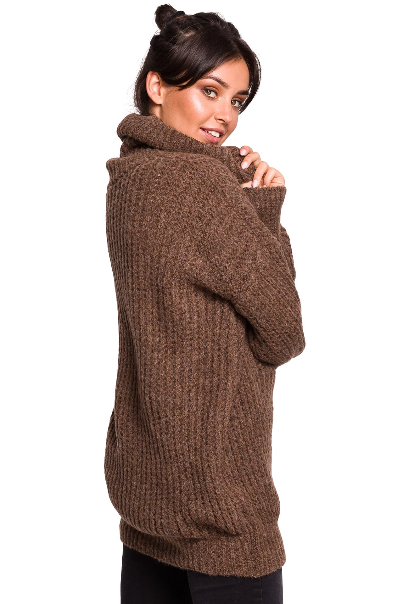 

BK030 Długi sweter z golfem - karmelowy (kolor brąz, rozmiar L/XL)