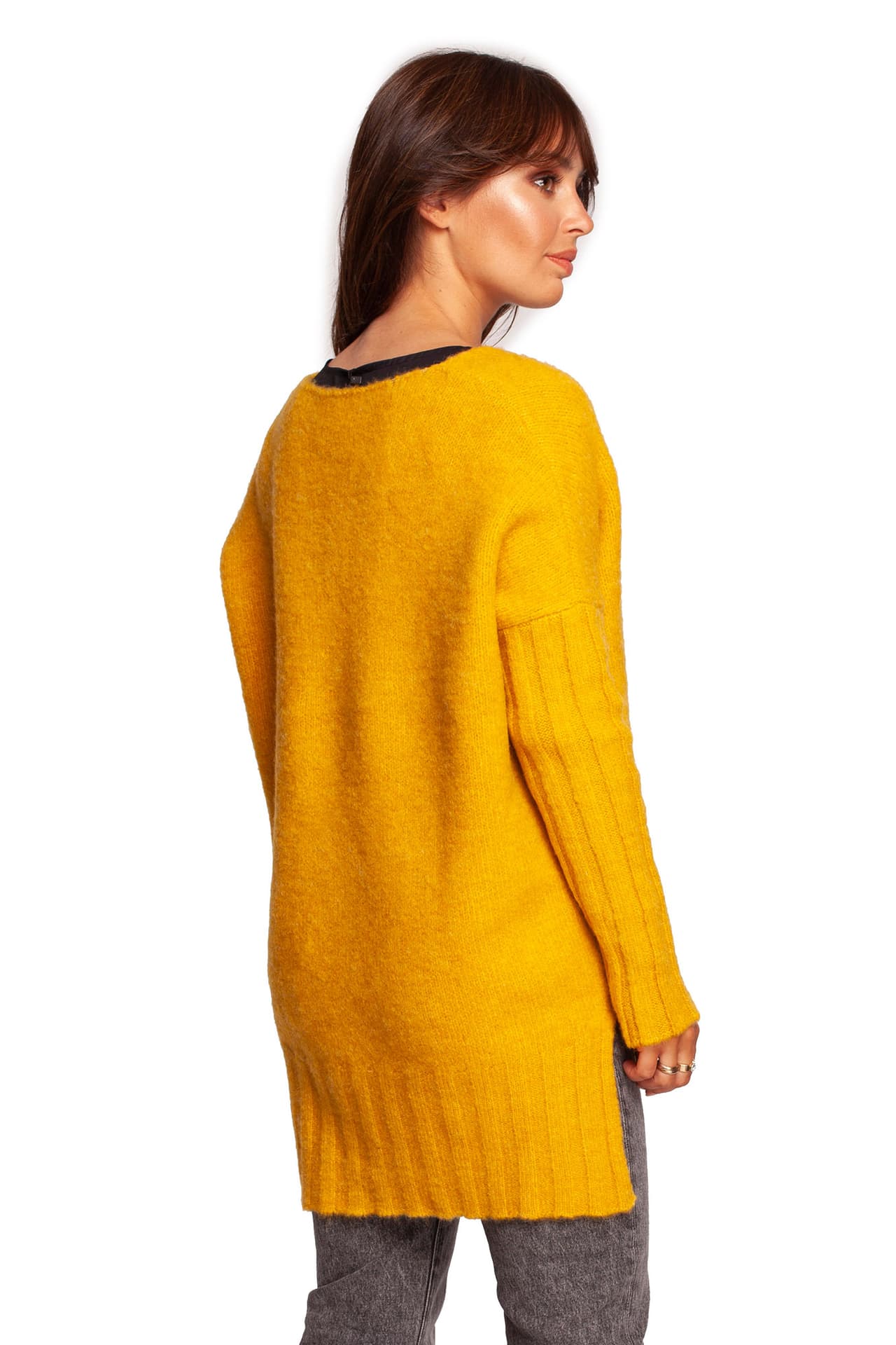 

BK083 Sweter dekoltem i dłuższym tyłem - miodowy (kolor miodowy, rozmiar S/M)