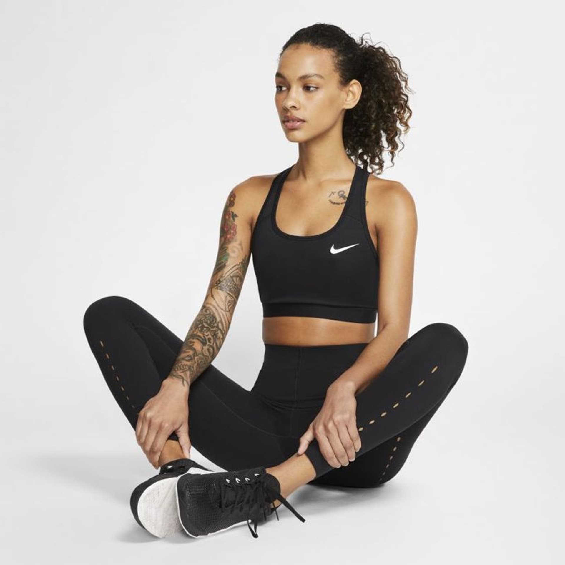 

Biustonosz, stanik sportowy Nike Wmns Swoosh Band W BV3900 (kolor Czarny, rozmiar XL)