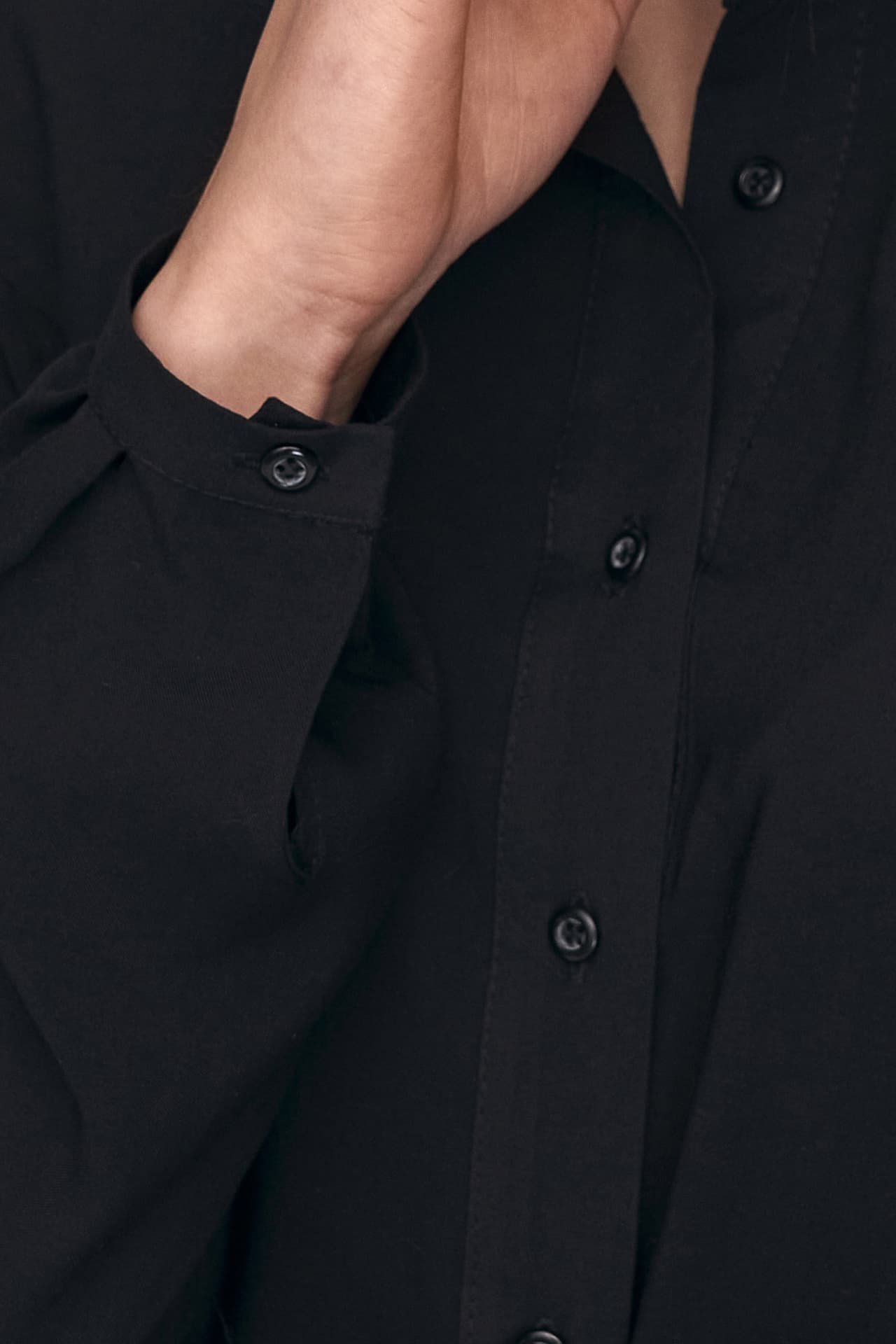 

Czarna koszula body - B110 (kolor czarny, rozmiar 36)