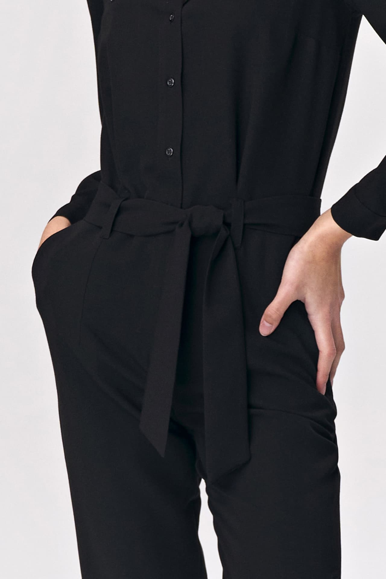 

Czarny kombinezon z wiązaniem - KM13 (kolor czarny, rozmiar 38)