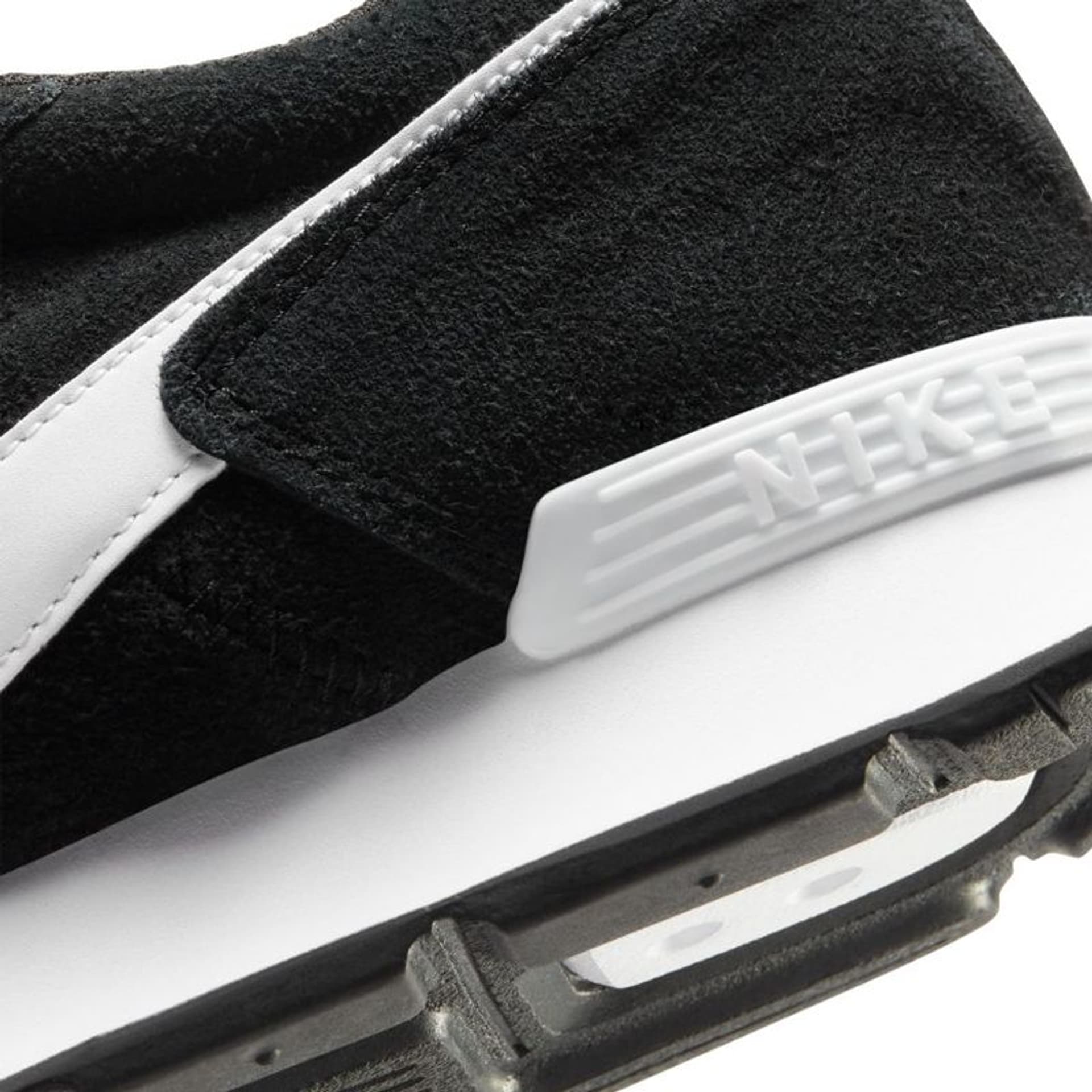 

Buty Nike Venture Runner Suede M CQ4557 (kolor Czarny, rozmiar 44.5)