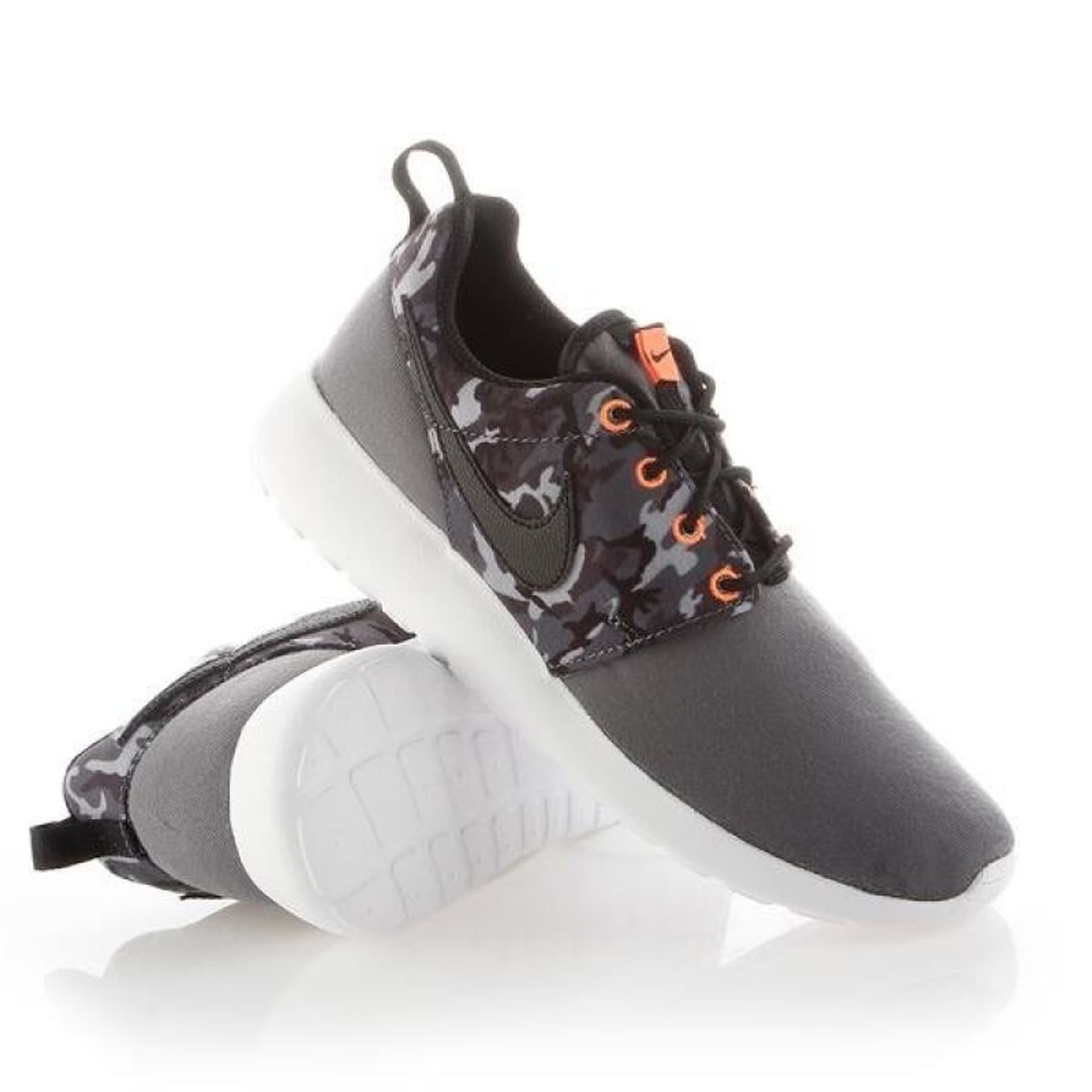 

Buty Nike Roshe One Print Jr 677782-004 (kolor Szary/Srebrny, rozmiar EU 38.5)