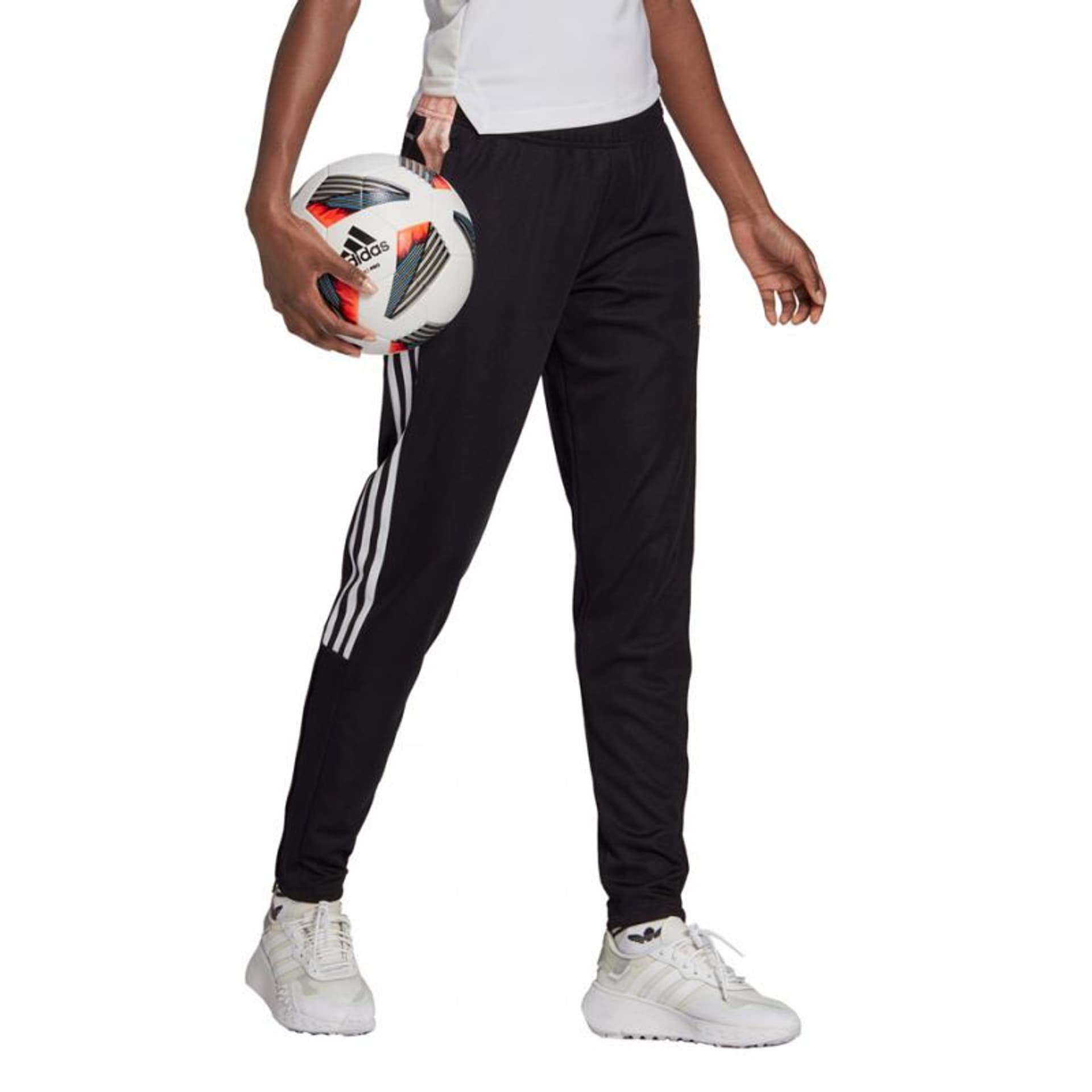 

Spodnie adidas Tiro Trackpant W GQ1054 (kolor Czarny, rozmiar L)
