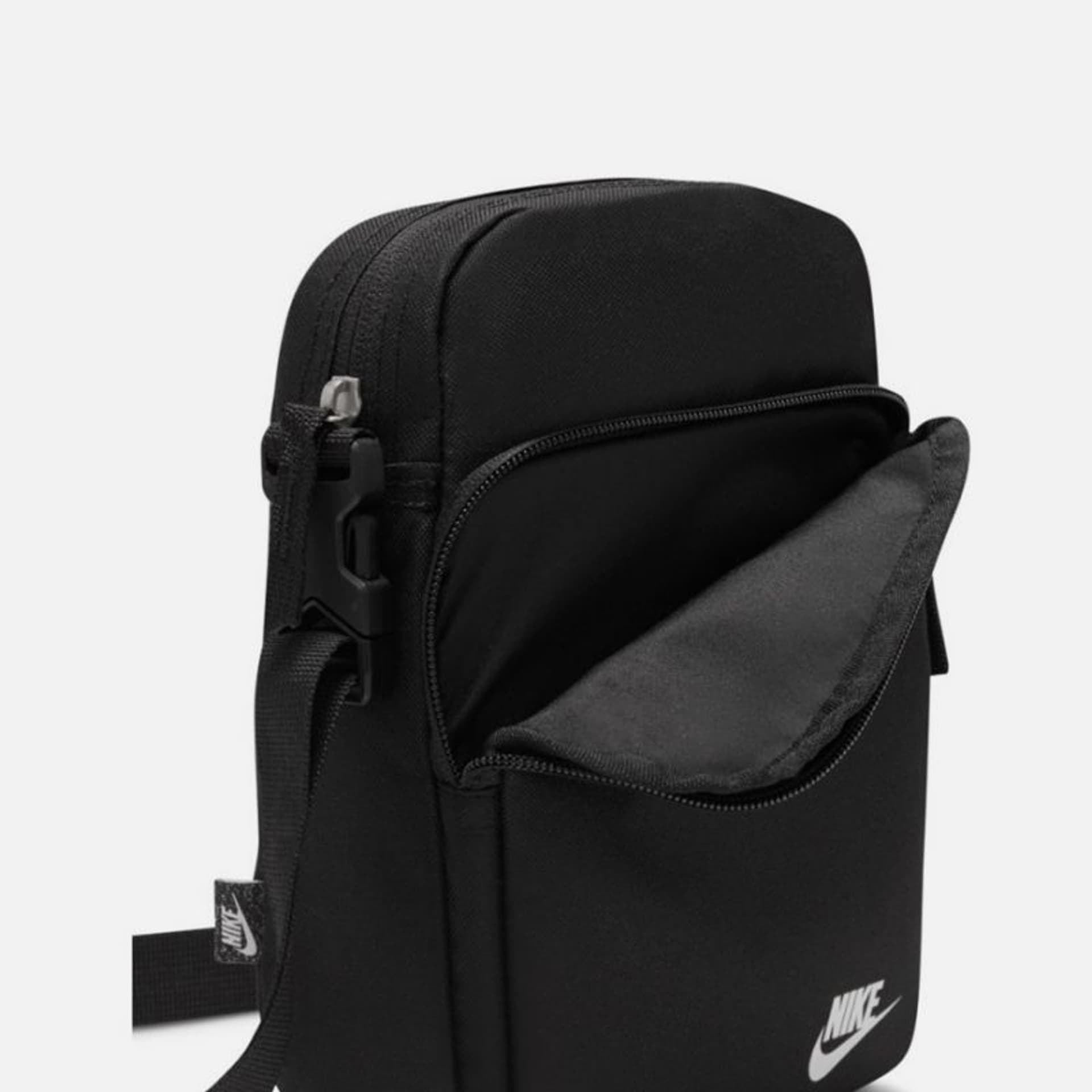

Saszetka Nike Heritage Crossbody Bag DB0456 (kolor Czarny)