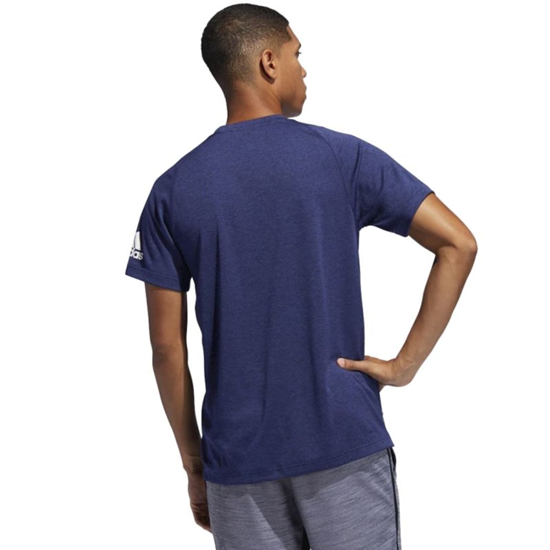 

Koszulka adidas M Axis SS Tee M EJ9251 (kolor Fioletowy, rozmiar M)