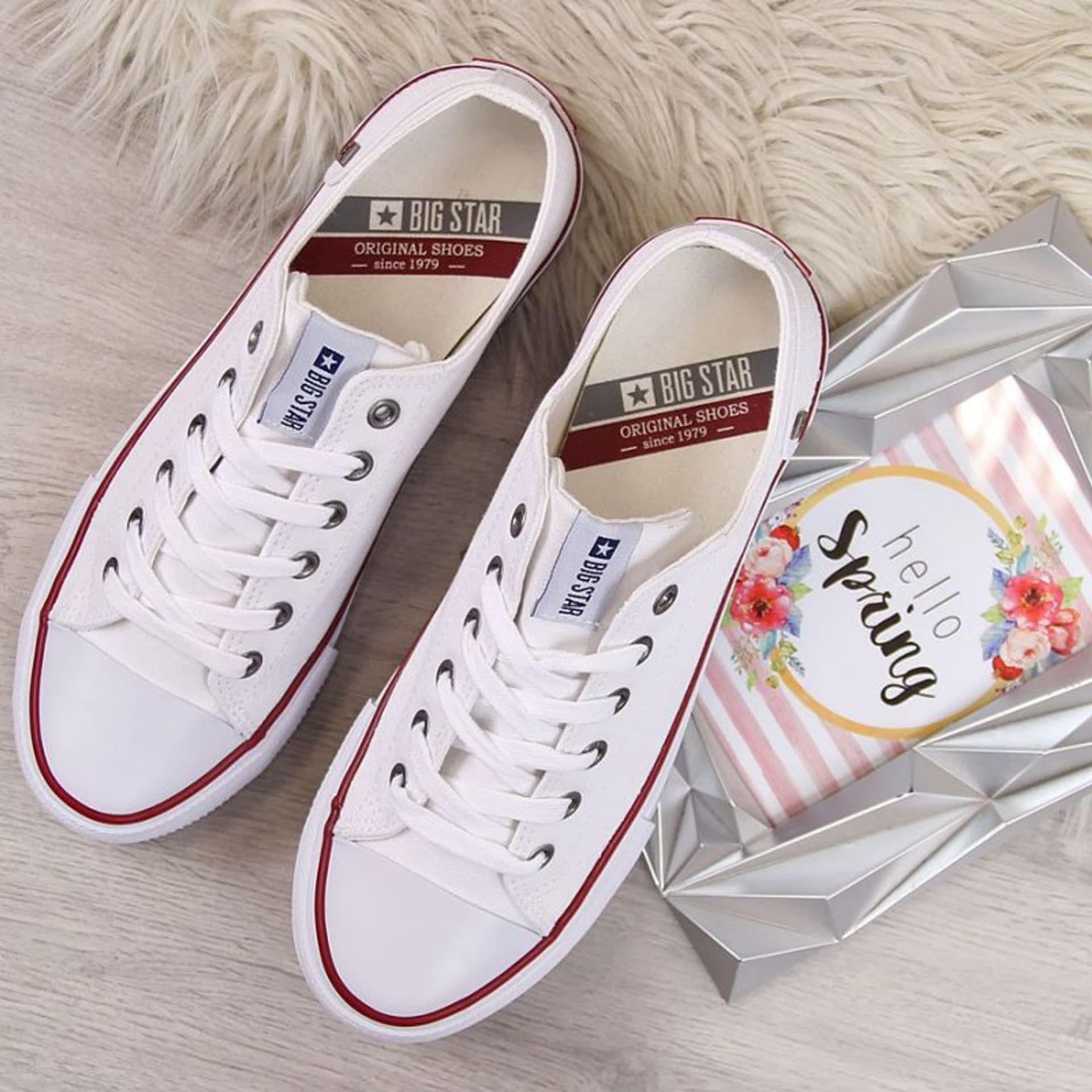 

Buty Big Star W DD274336 (kolor Biały, rozmiar 39)