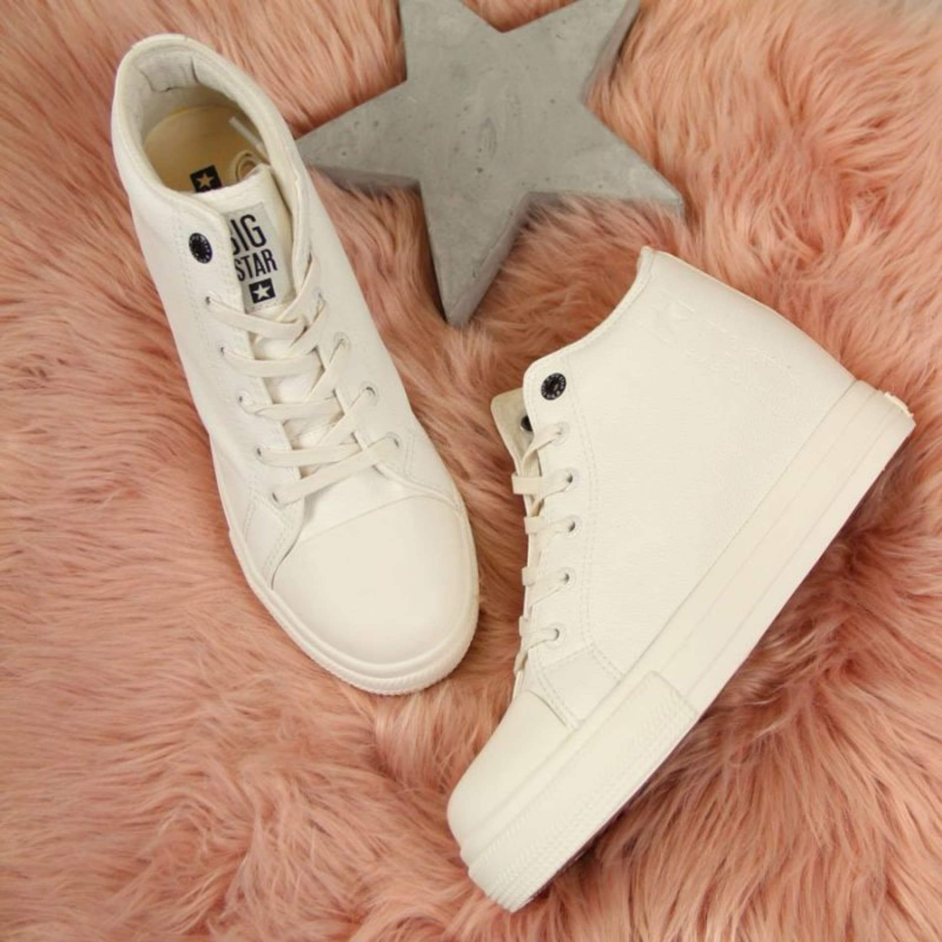 

Sneakersy Big Star W INT1247 (kolor Biały, rozmiar 38)