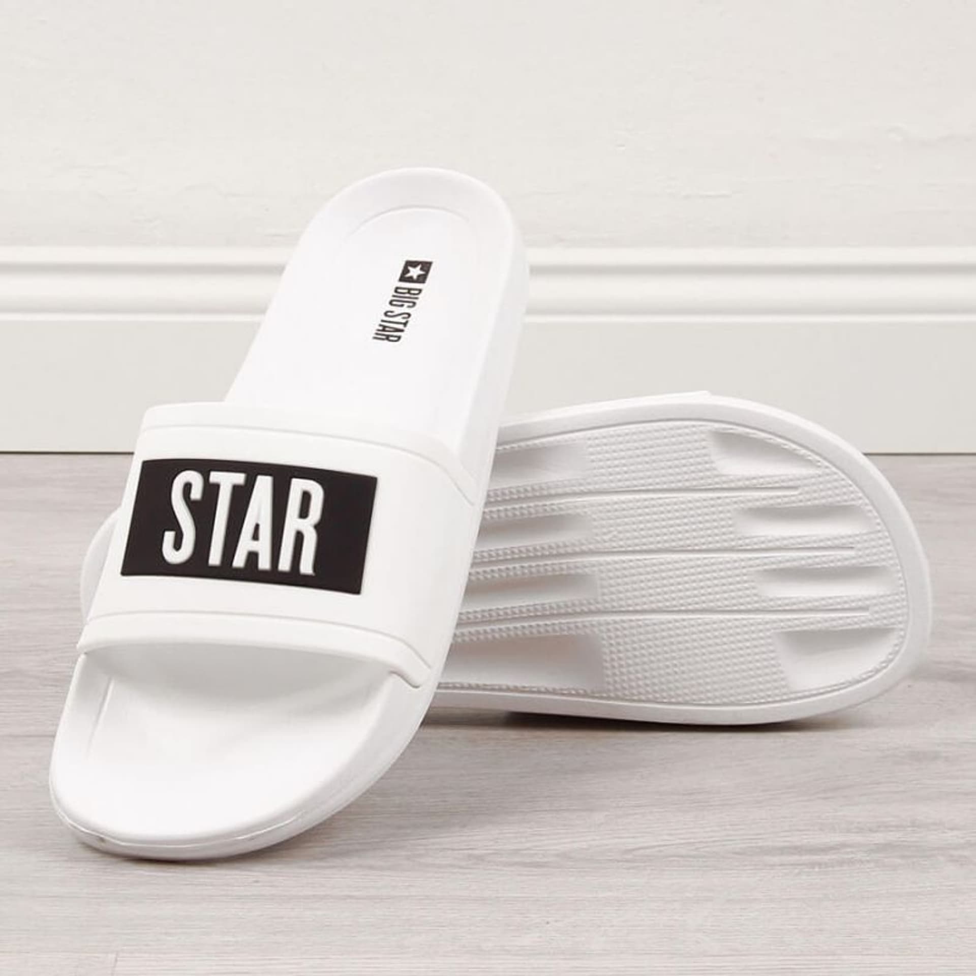 

Klapki plażowe basenowe Big Star M DD174700 (kolor Biały, rozmiar 41)
