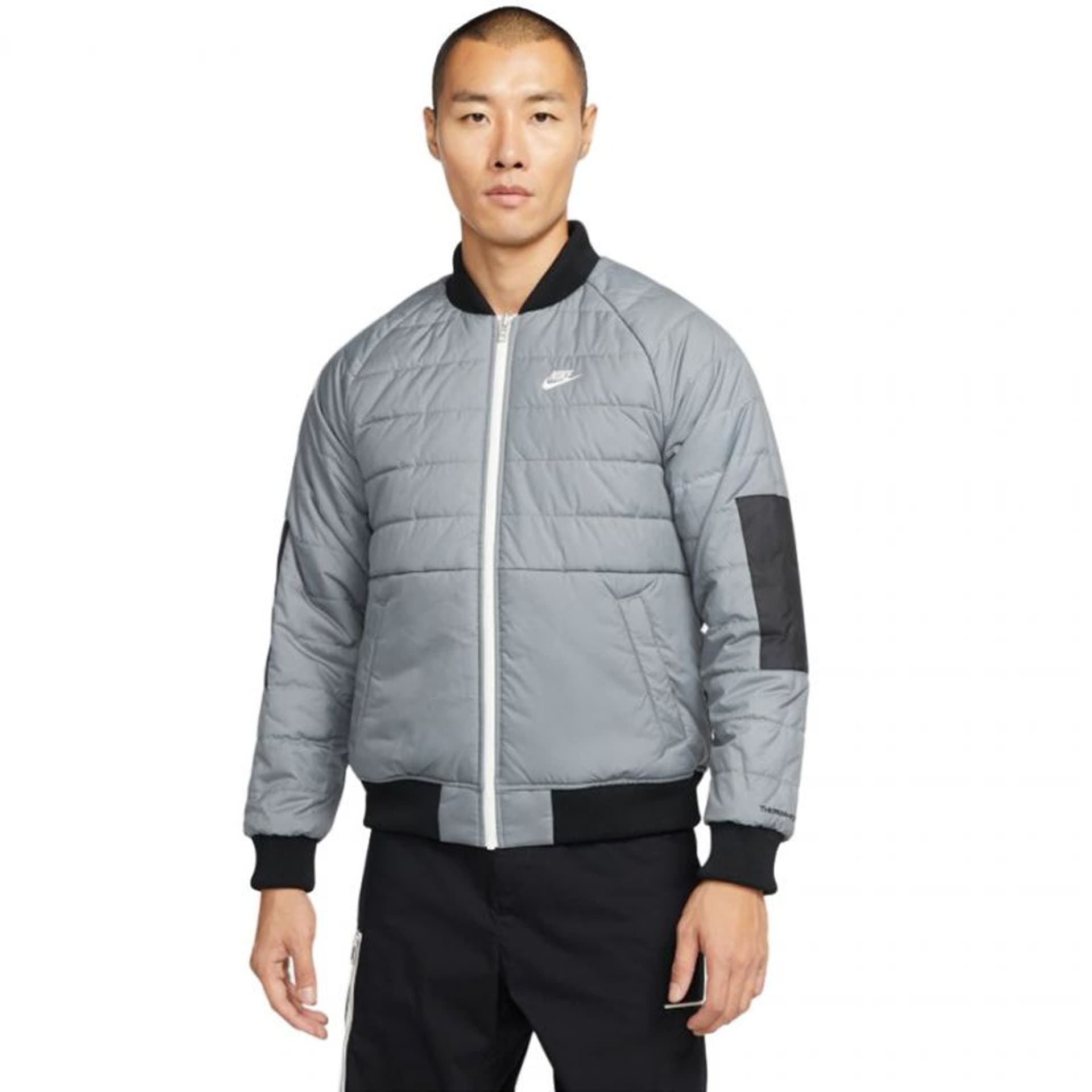 

Kurtka Nike NSW Therma-FIT Repel Legacy Rev Bomber M DD6849 (kolor Czarny. Szary/Srebrny, rozmiar L)