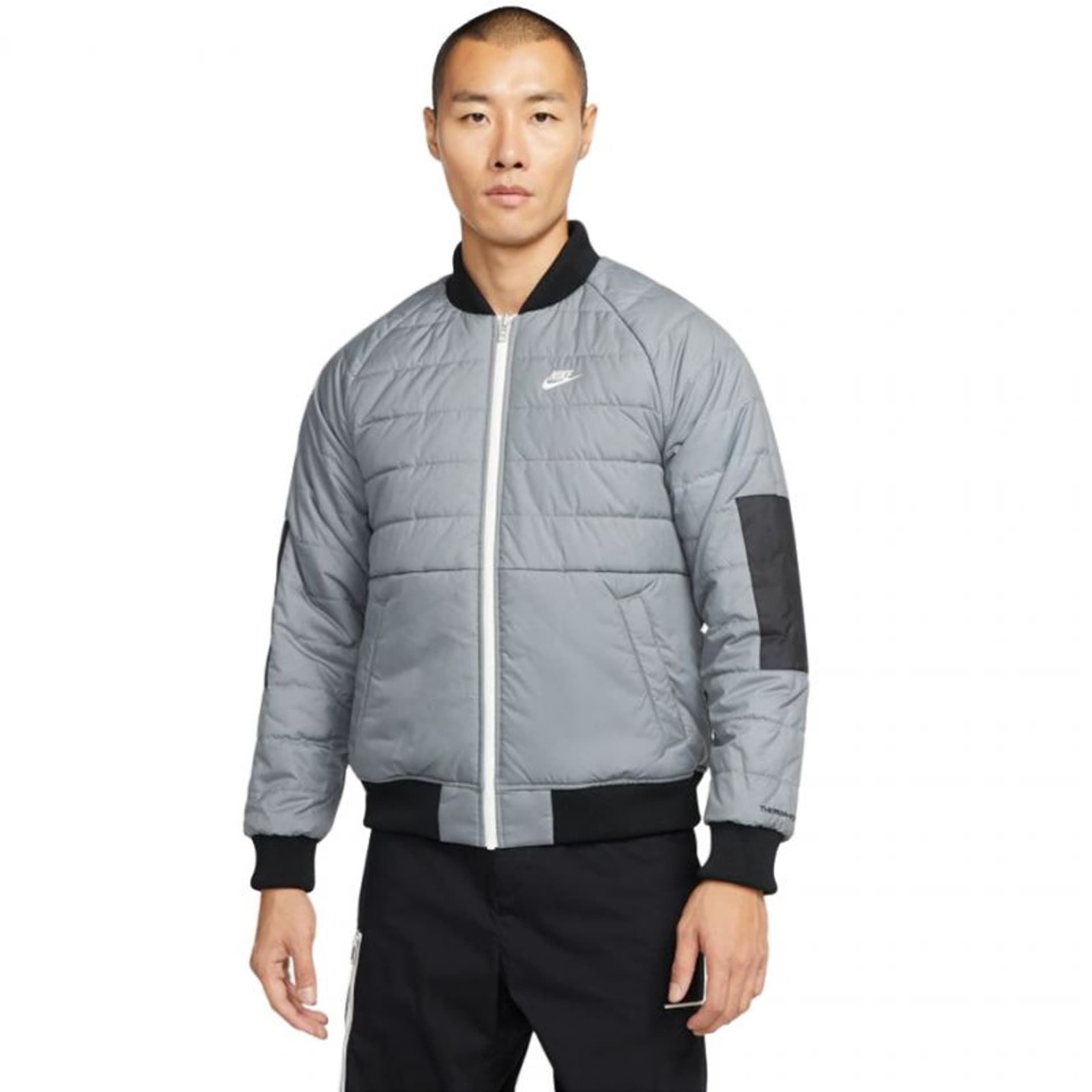 

Kurtka Nike NSW Therma-FIT Repel Legacy Rev Bomber M DD6849 (kolor Czarny. Szary/Srebrny, rozmiar S)