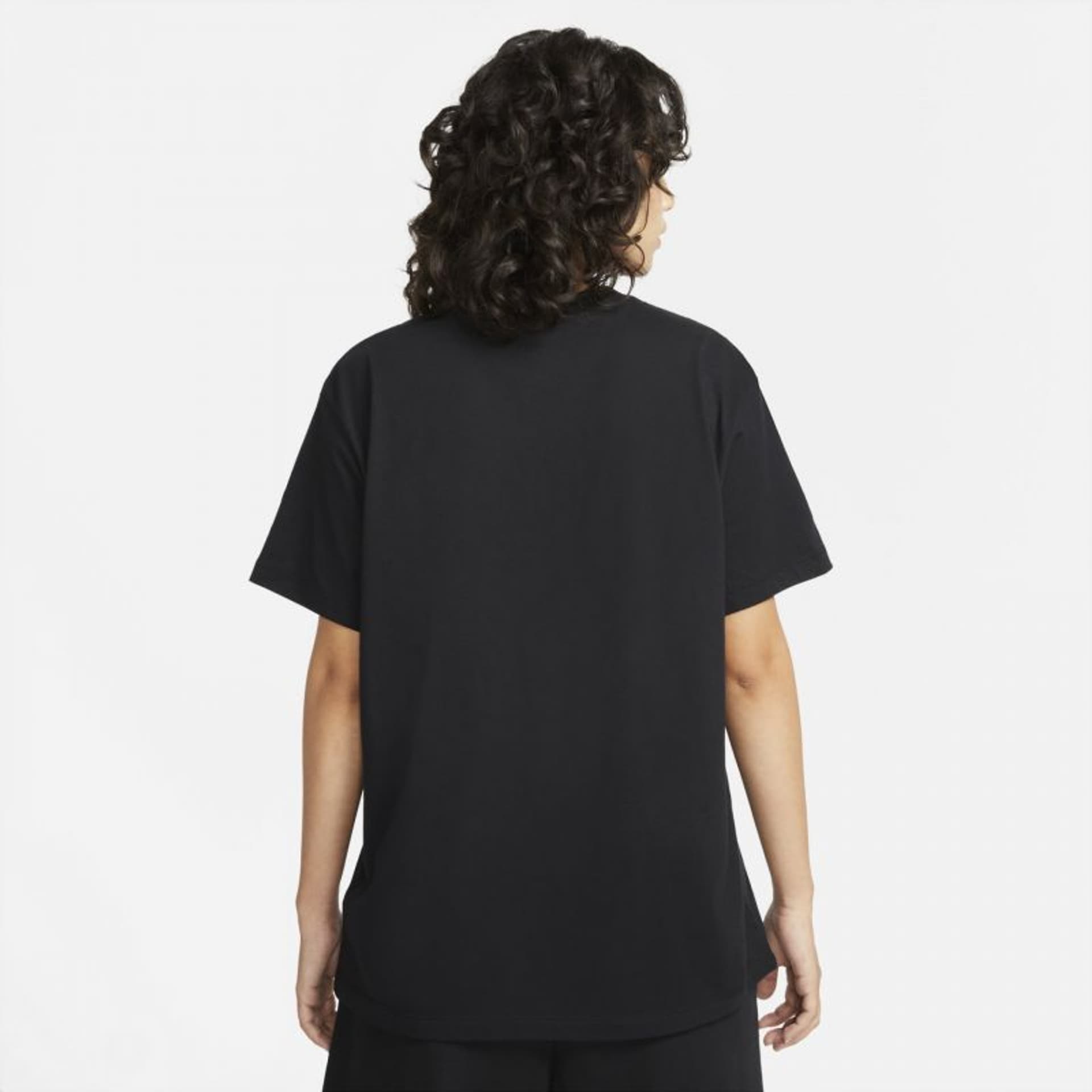 

Koszulka Nike Sportswear Essential W DN5697 (kolor Czarny, rozmiar S)