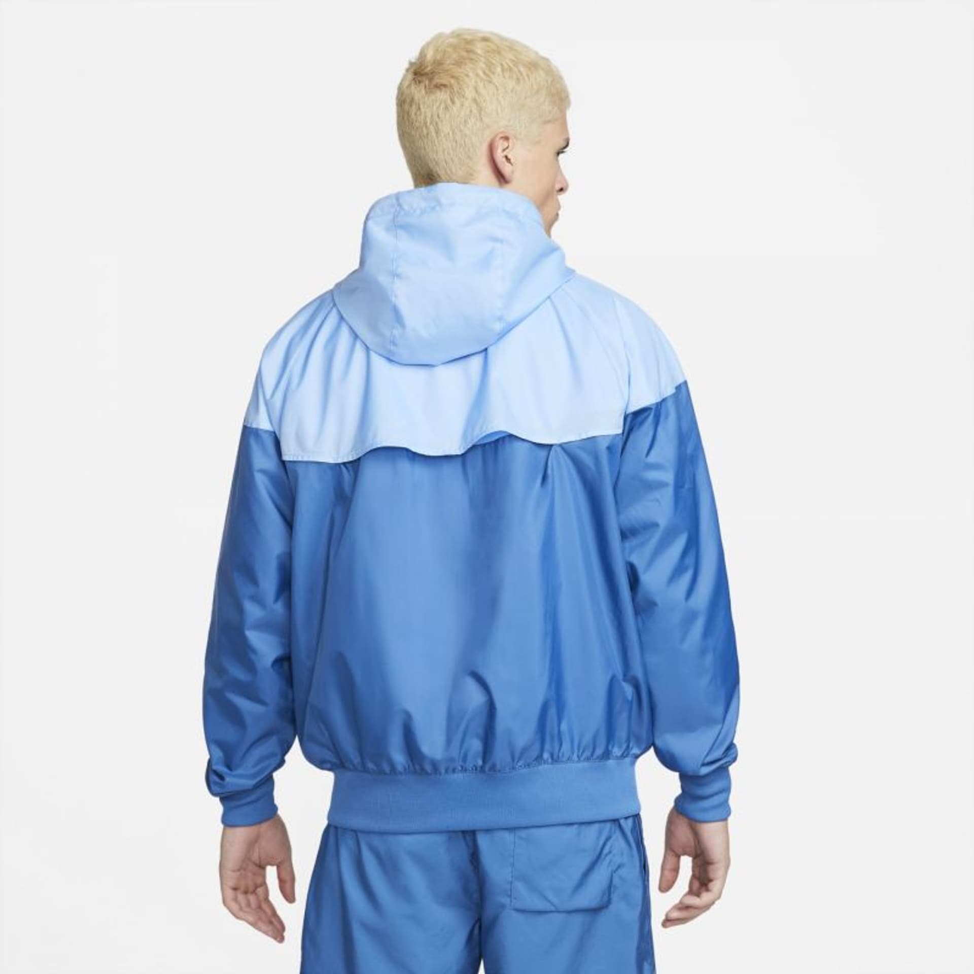 

Kurtka Nike Sportswear Windrunner M DA0001 (kolor Niebieski, rozmiar L)