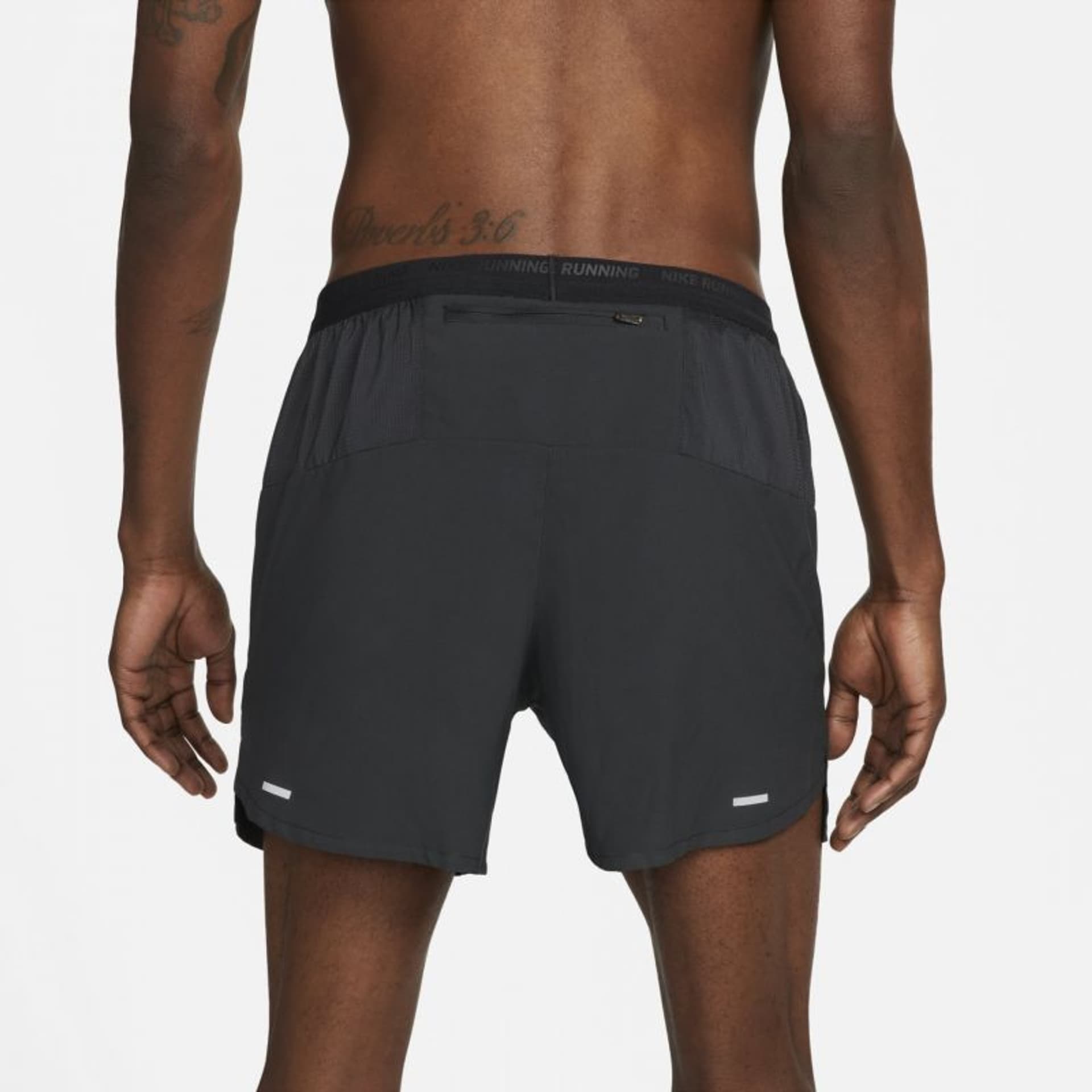 

Spodenki Nike Dri-FIT Stride M DM4755 (kolor Czarny, rozmiar S)