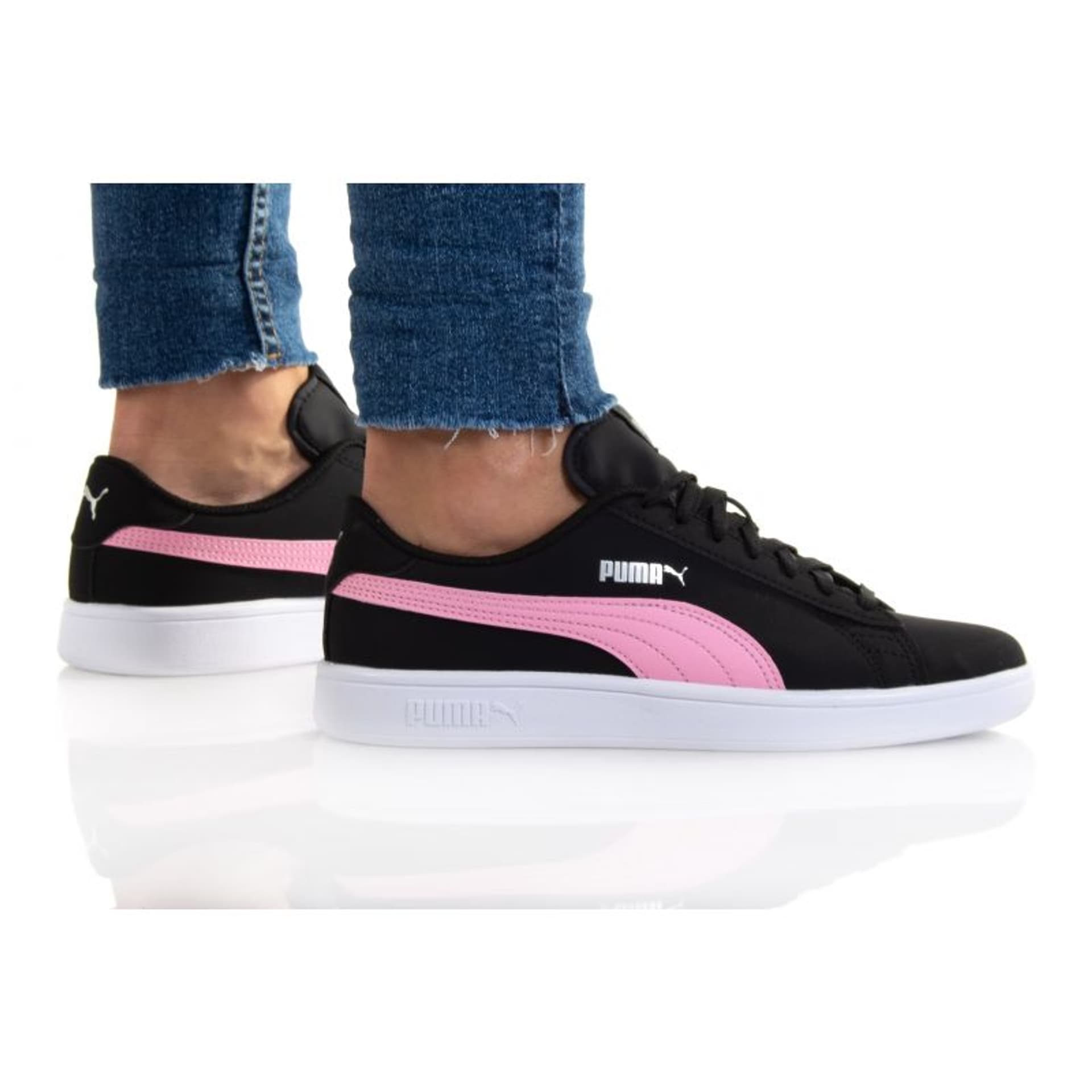 

Buty Puma Smash v2 Buck Jr 365182 (kolor Czarny, rozmiar 37.5)
