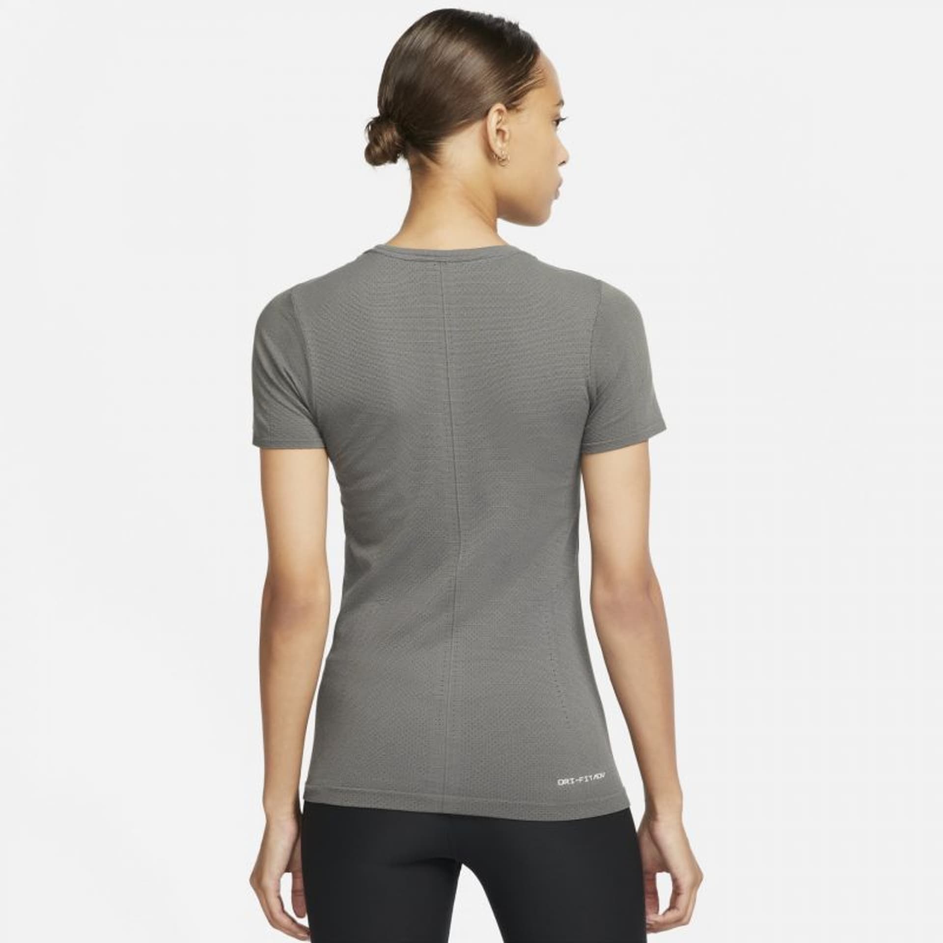 

Koszulka Nike Dri-FIT ADV W DD4980 (kolor Szary/Srebrny, rozmiar M)