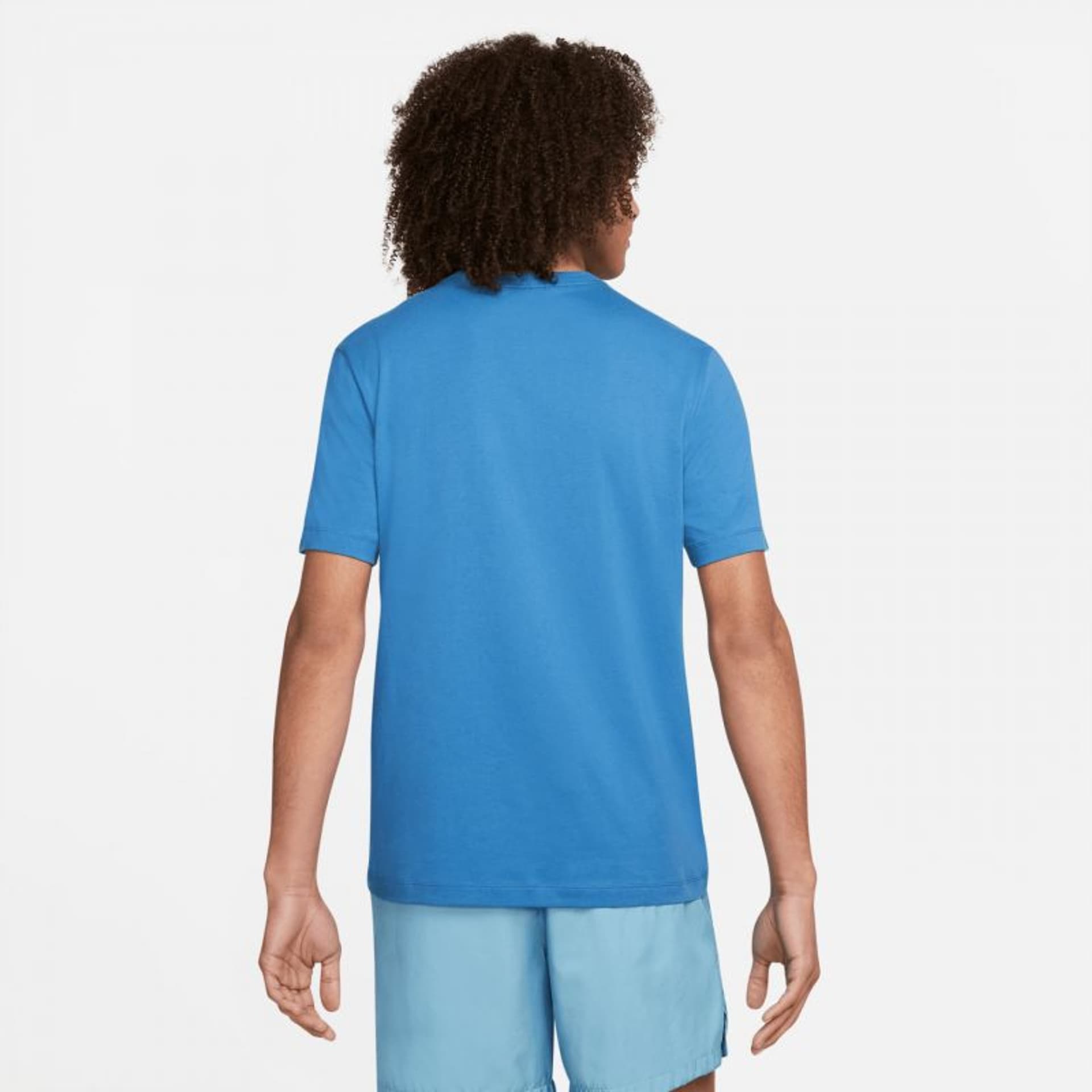 

Koszulka Nike Sportswear Club M AR4997 (kolor Niebieski, rozmiar M)