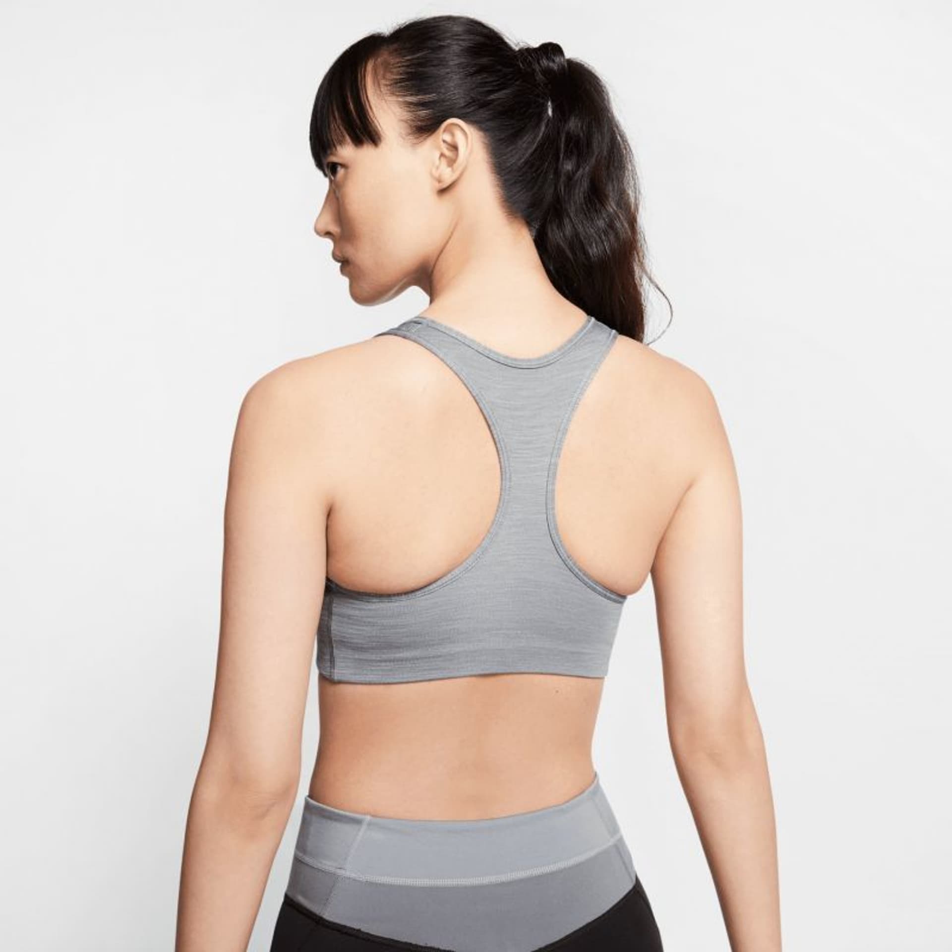 

Biustonosz Nike Nike Dri-FIT Swoosh W BV3636 (kolor Szary/Srebrny, rozmiar XS)