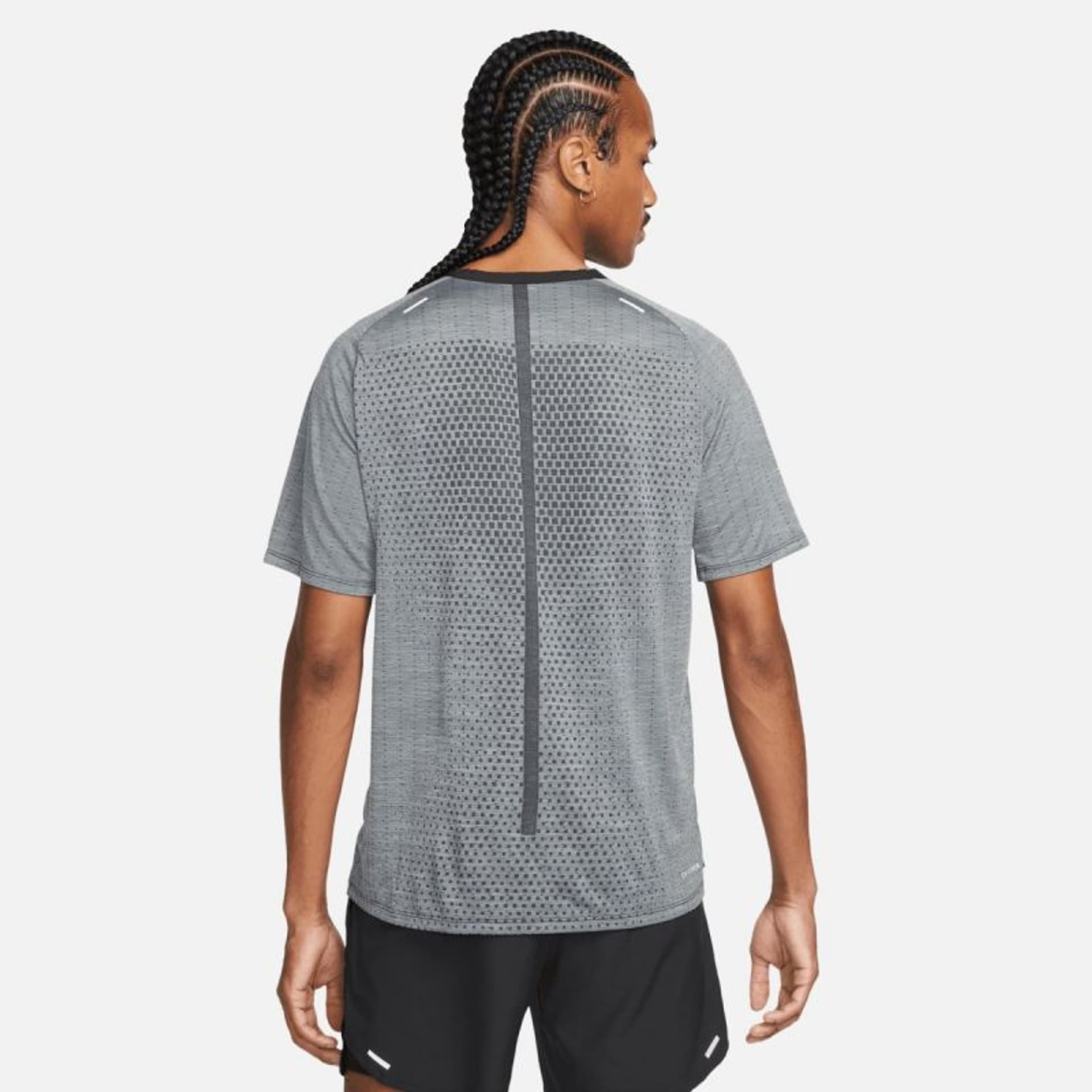 

Koszulka Nike Dri-FIT ADV Techknit Ultra M DM4753 (kolor Szary/Srebrny, rozmiar S)