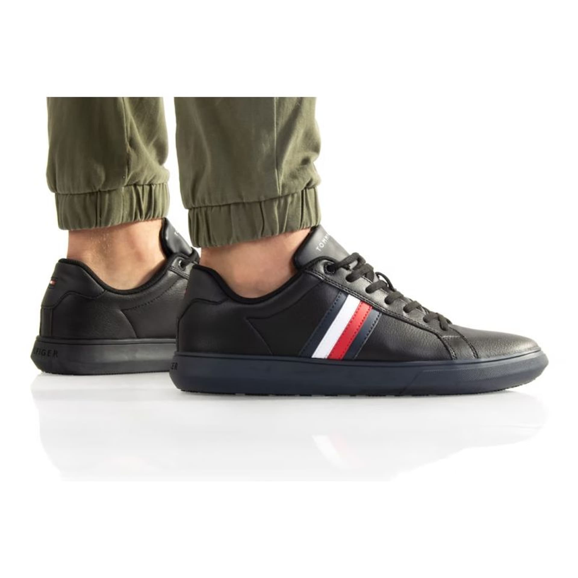 

Buty Tommy Hilfiger Corporate Cup Leather Stripes M (kolor Czarny, rozmiar 42)