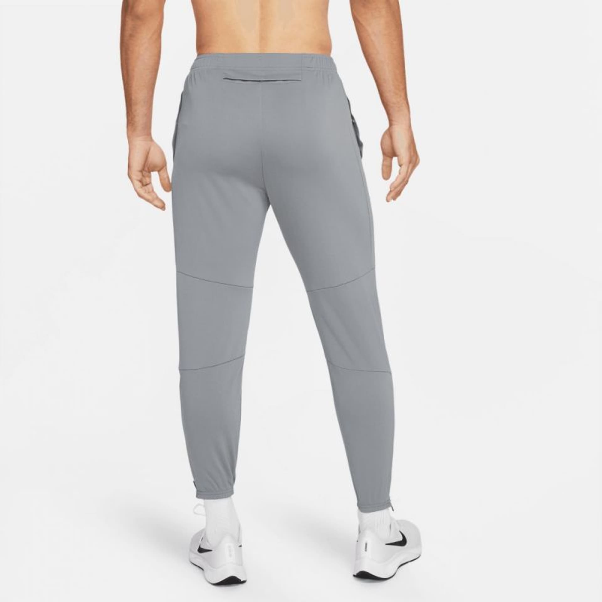 

Spodnie Nike Dri-FIT Challenger M DD5003 (kolor Szary/Srebrny, rozmiar L)