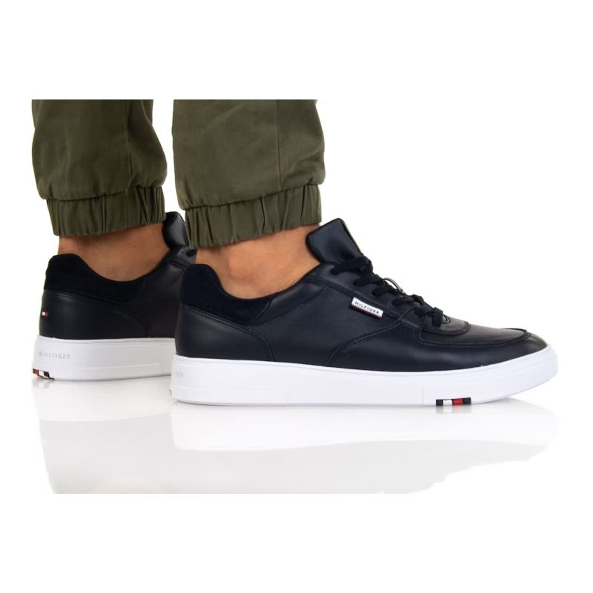 

Buty Tommy Hilfiger M FM0FM04017 (kolor Granatowy, rozmiar 41)