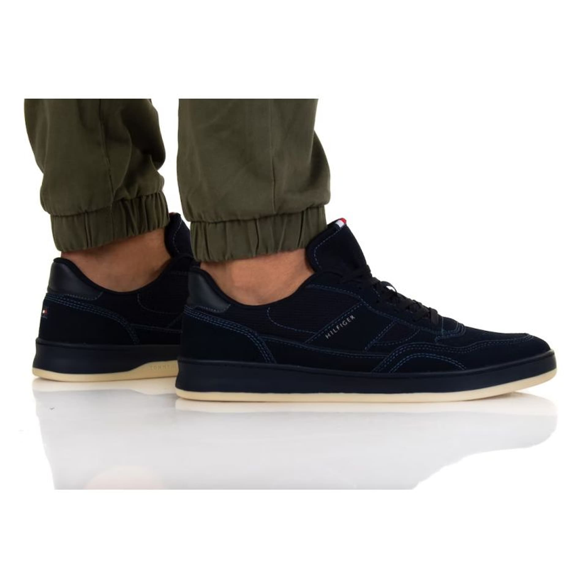 

Buty Tommy Hilfiger Retro Court Cupsole Seude Mix M FM0FM04169 (kolor Granatowy, rozmiar 42)