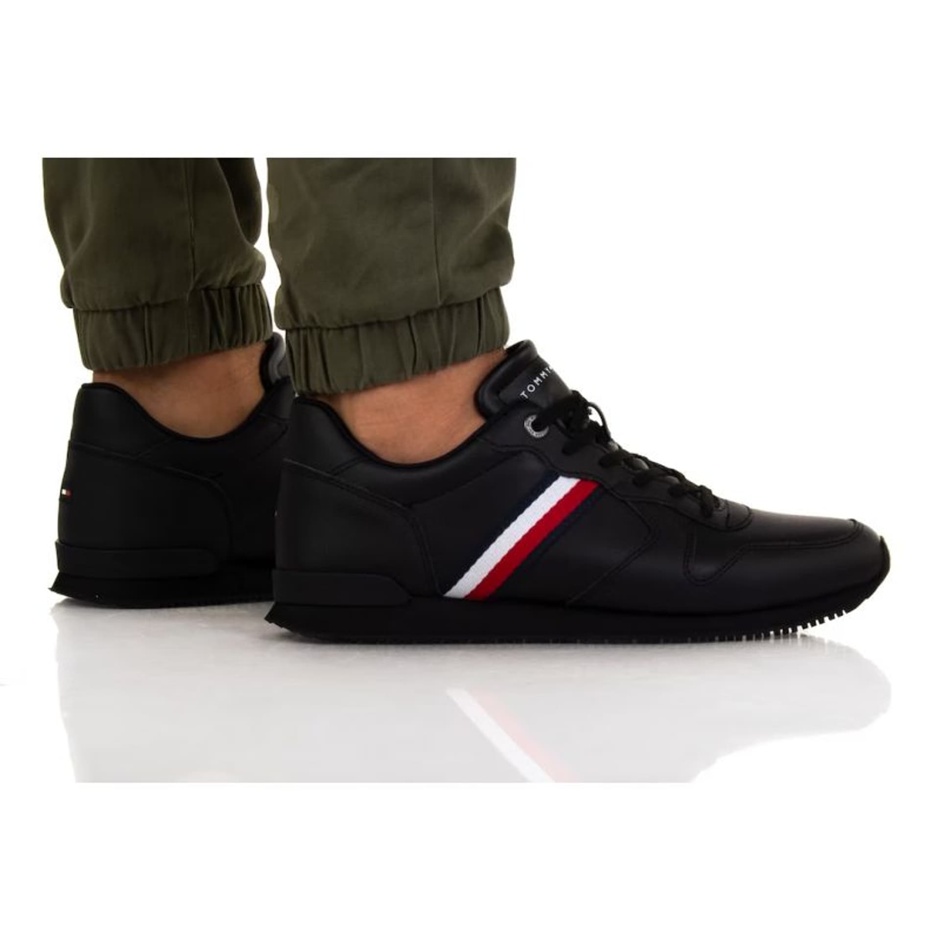 

Buty Tommy Hilfiger Iconic Runner Leather M FM0FM04281 (kolor Czarny, rozmiar 43)