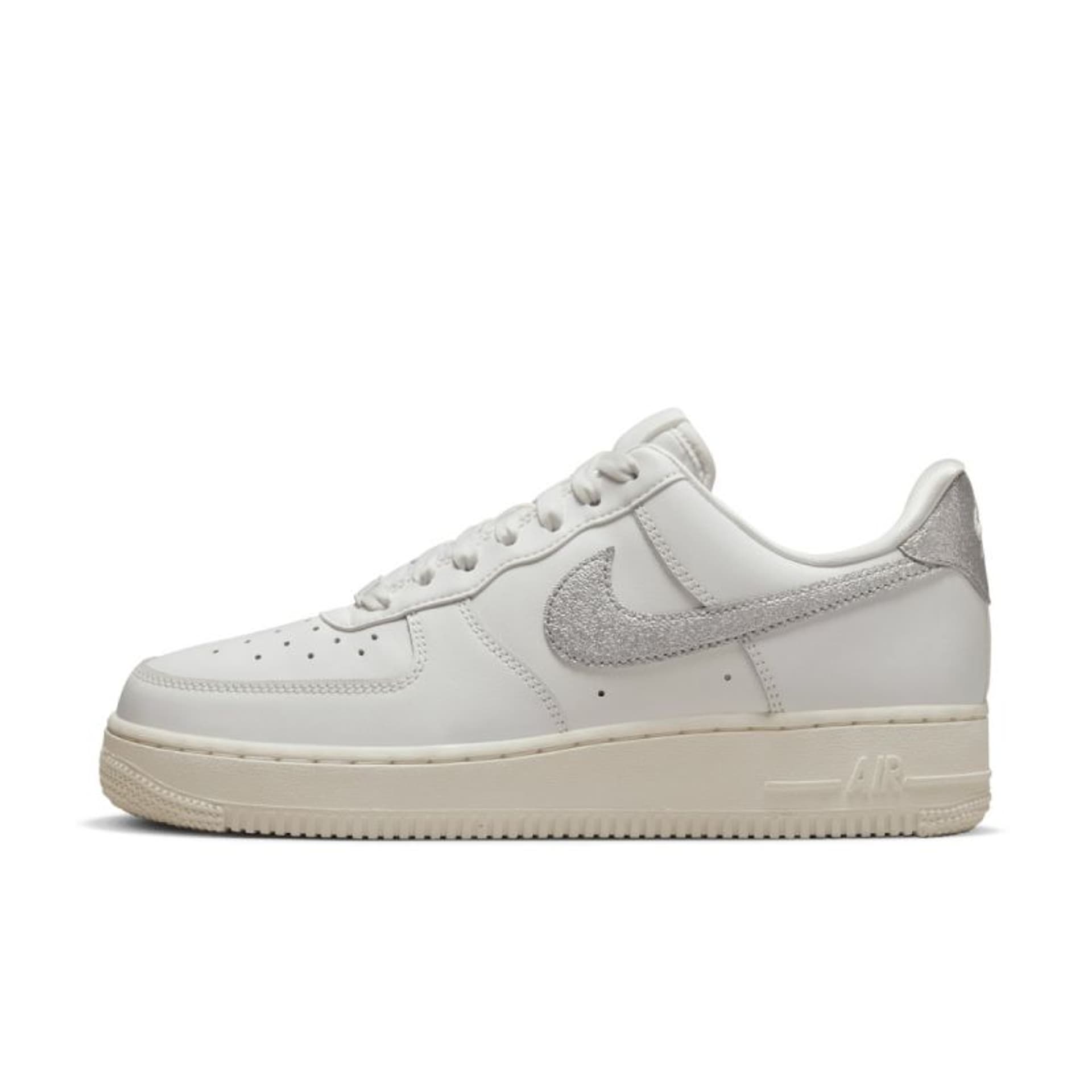 

Buty Nike Air Force 1 '07 W DQ7569 (kolor Biały, rozmiar 38.5)