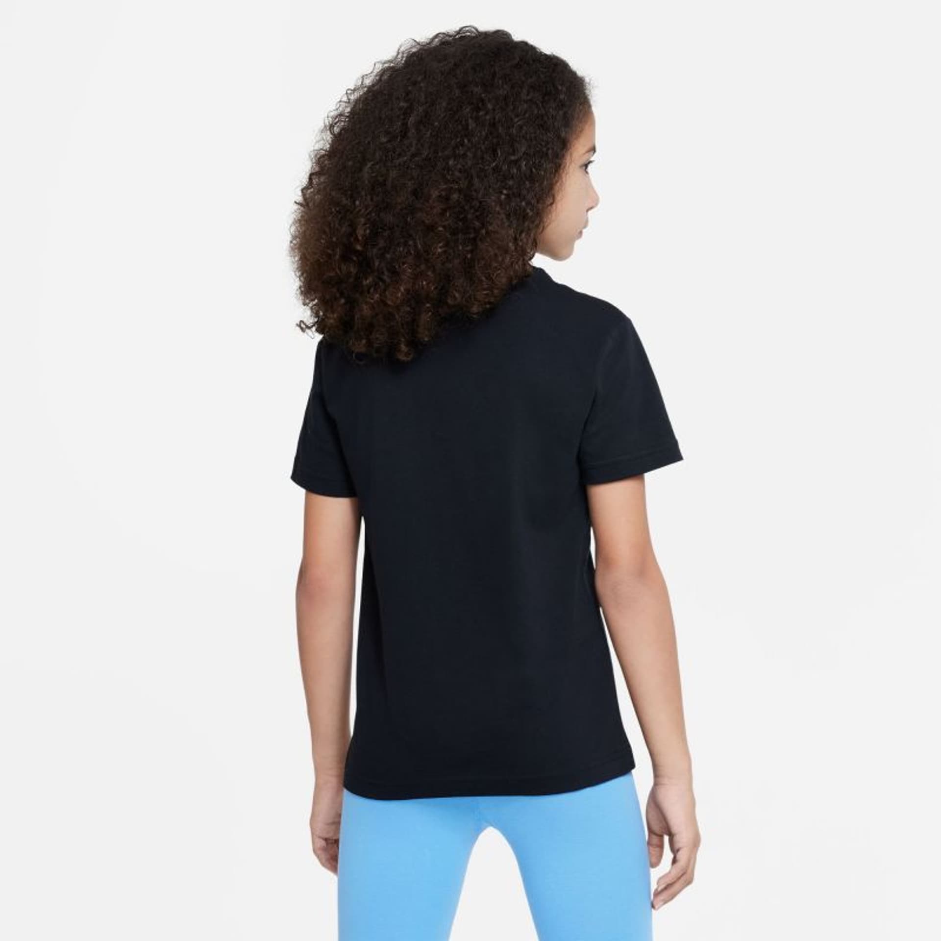 

Koszulka Nike Sportswear Jr DX1717 (kolor Czarny, rozmiar L (147-158))