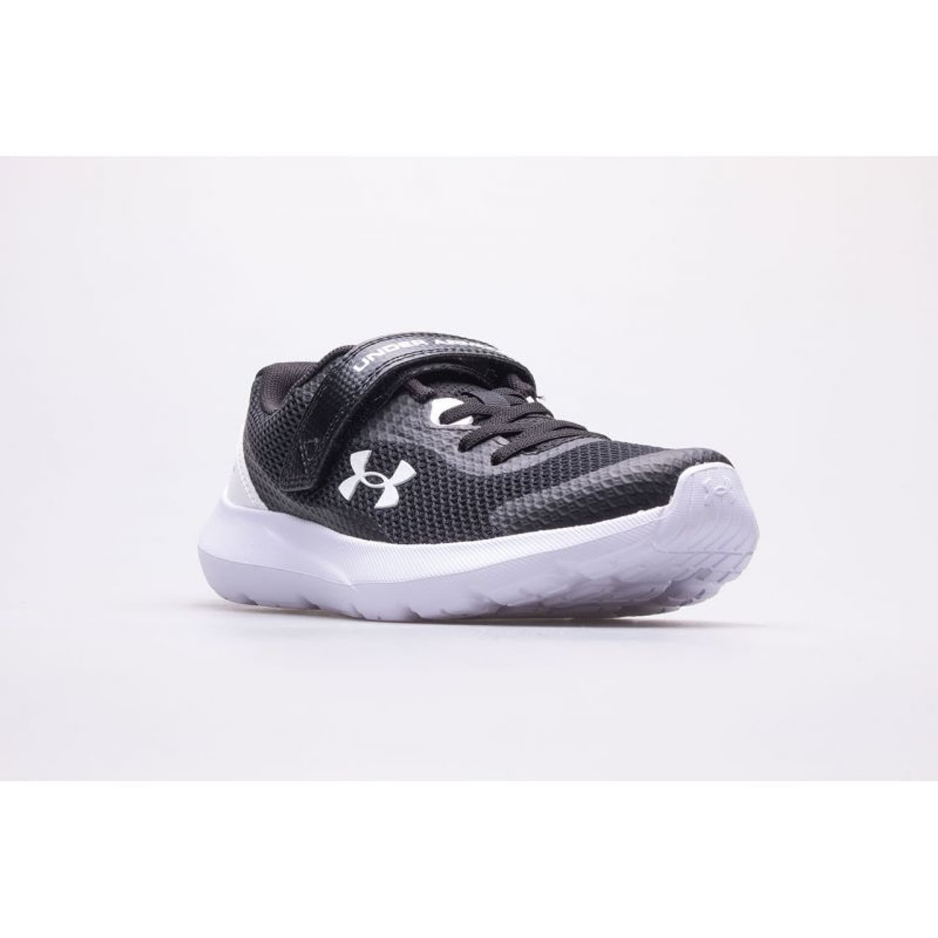 

Buty Under Armour BPS Surge 3 AC Jr 3024990 (kolor Biały. Czarny)