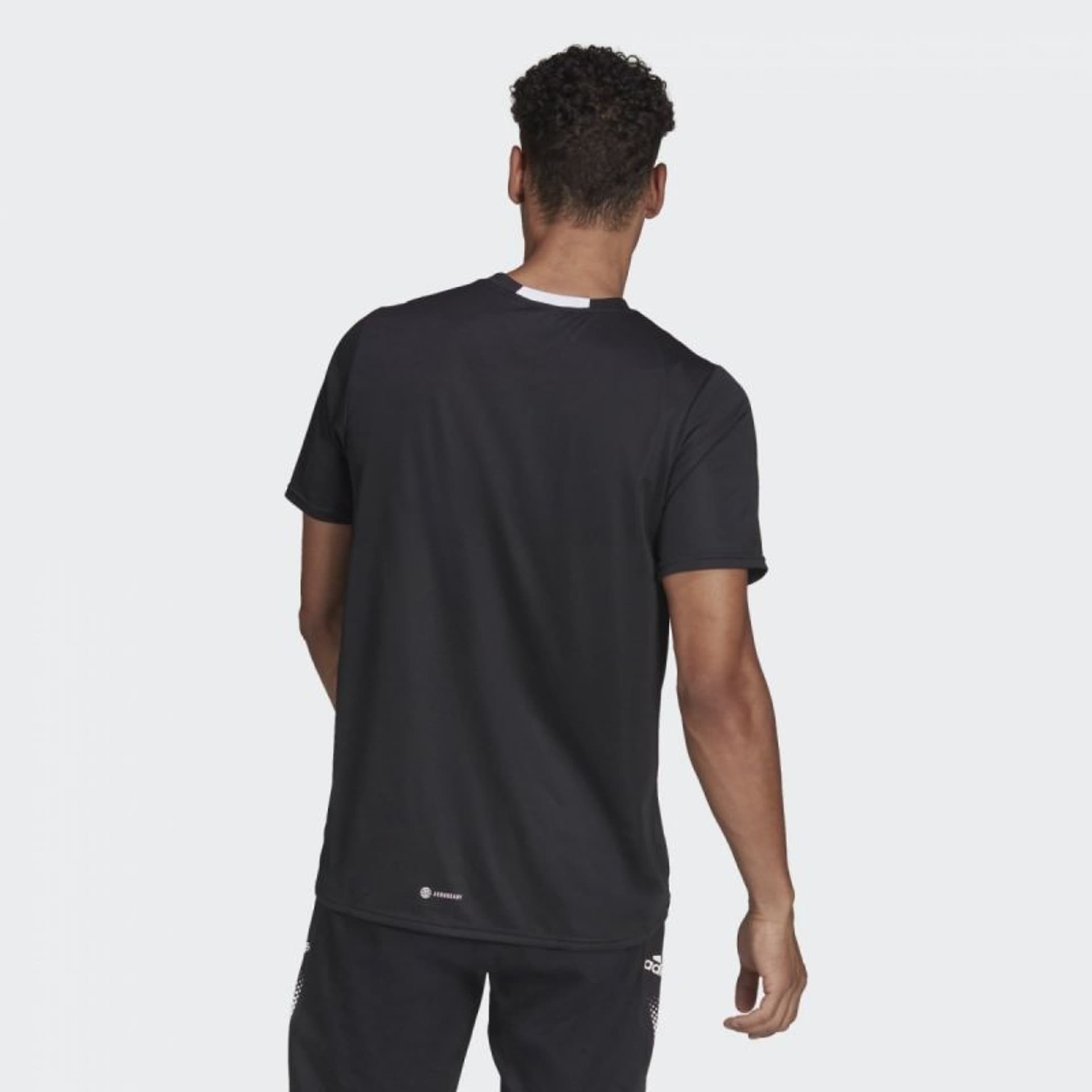 

Koszulka adidas Aeroready Designed For Movement Tee M (kolor Czarny, rozmiar M)