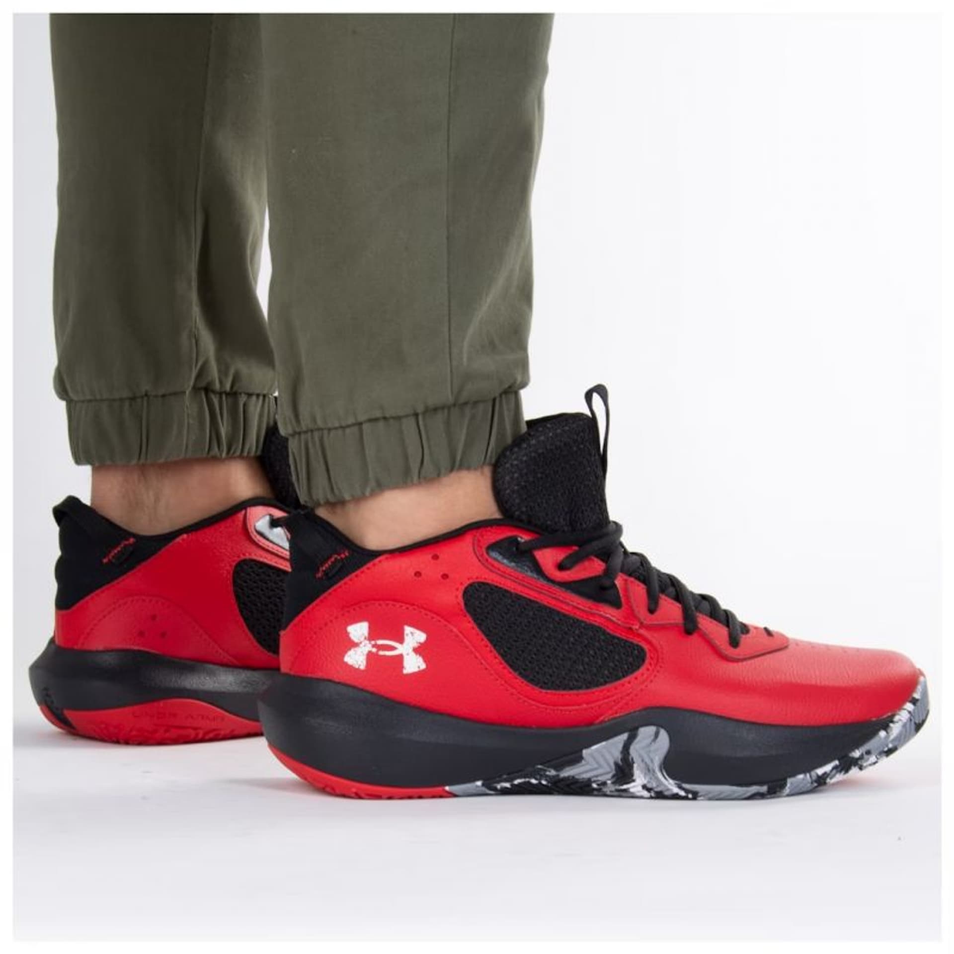 

Buty Under Armour Lockdown 6 M 3025616 (kolor Czerwony, rozmiar 44.5)