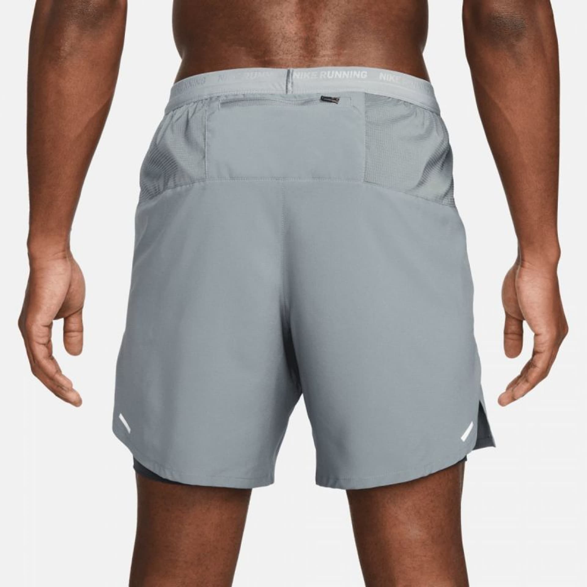 

Spodenki Nike Dri-FIT Stride M DM4759 (kolor Szary/Srebrny, rozmiar XL)