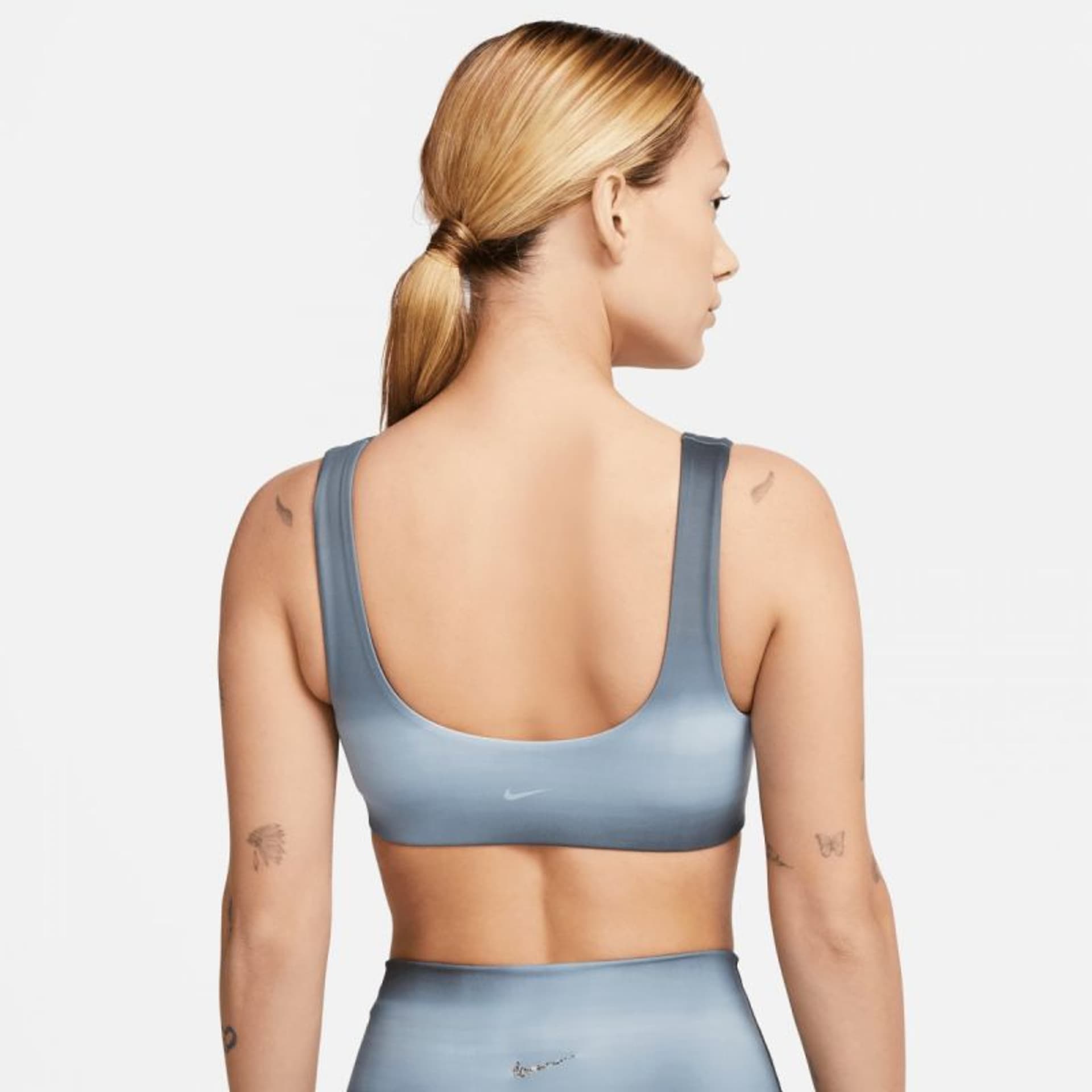 

Stanik sportowy Nike Alate All U W DV9943 (kolor Szary/Srebrny, rozmiar XS)