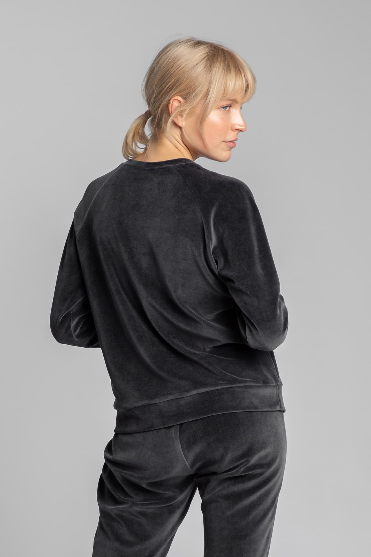 

LA011 Welurowa bluza z reglanowymi rękawami - grafitowa (kolor grafit, rozmiar L)