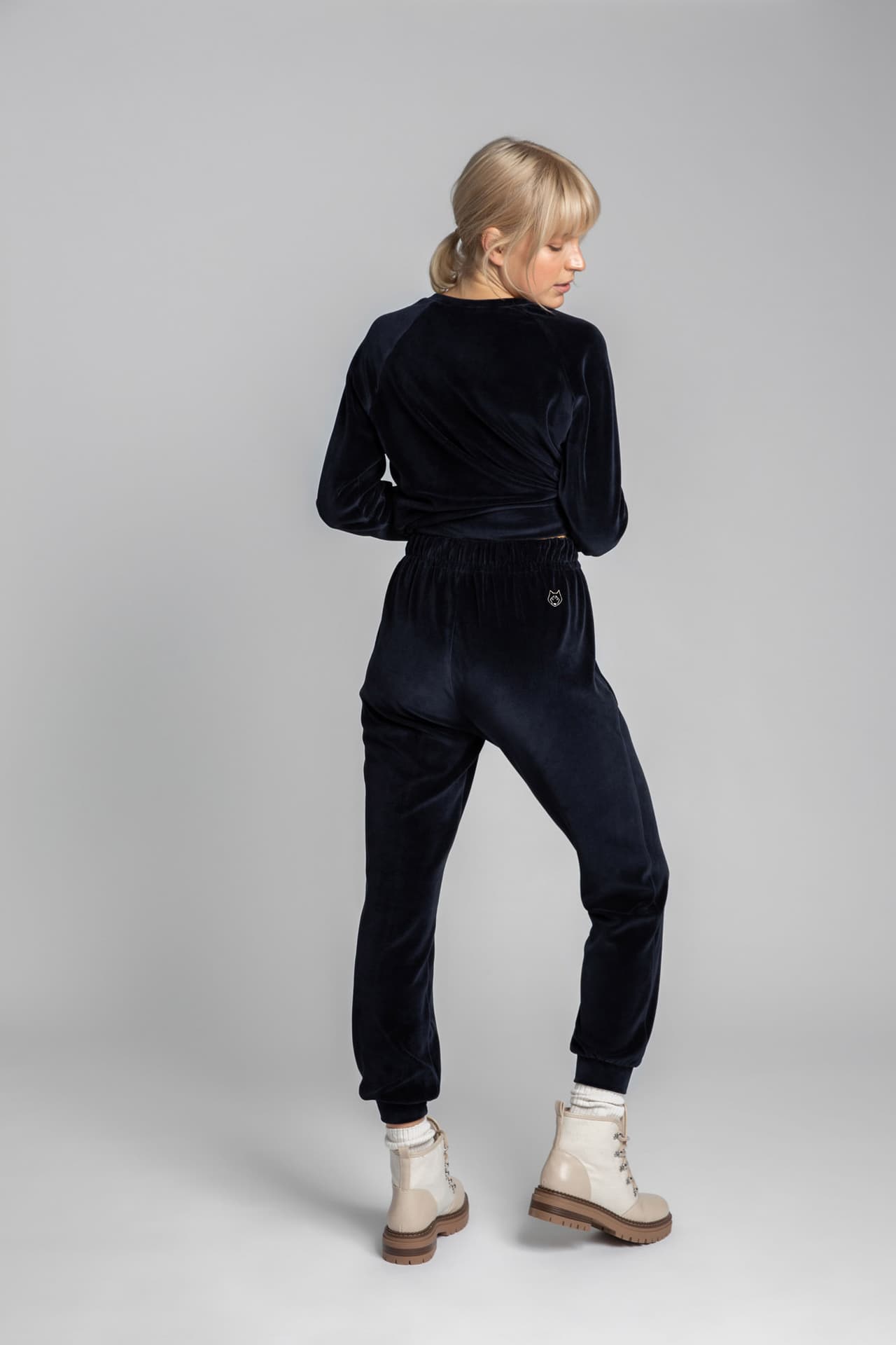 

LA012 Welurowe spodnie joggers - granatowe (kolor granat, rozmiar M)