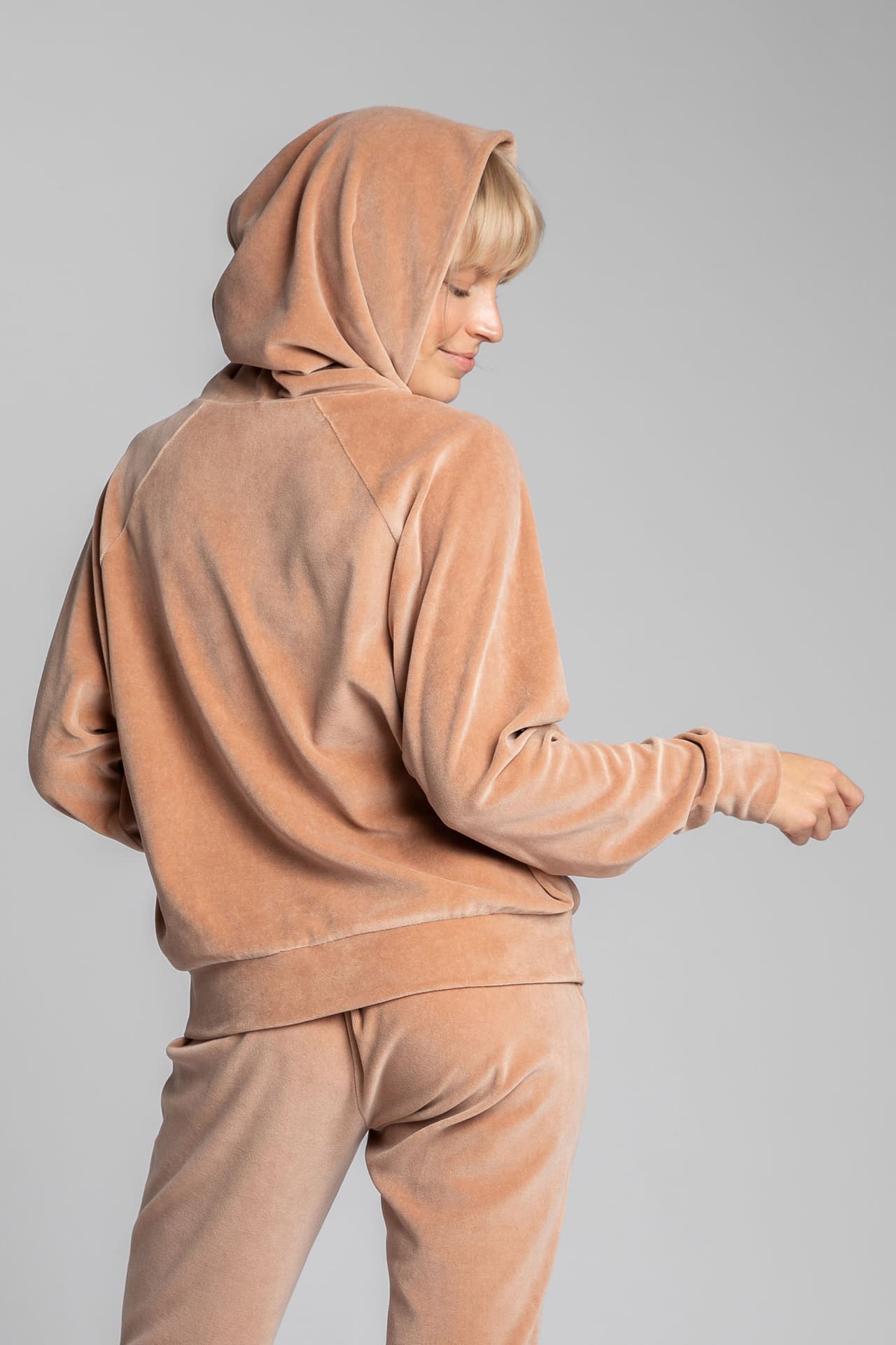 

LA013 Welurowa bluza z nietoperzowymi rękawami - beżowa (kolor beżowy, rozmiar S/M)