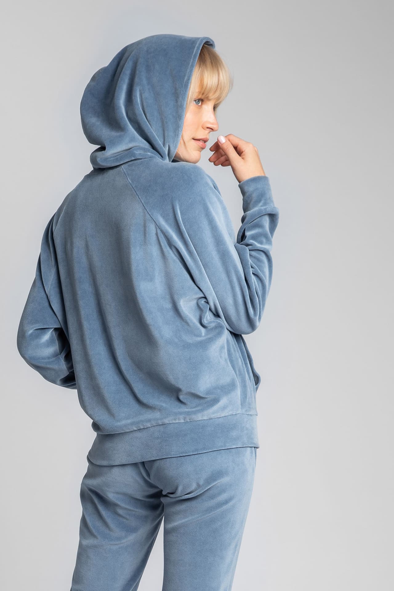 

LA013 Welurowa bluza z nietoperzowymi rękawami - niebieska (kolor niebieski, rozmiar S/M)