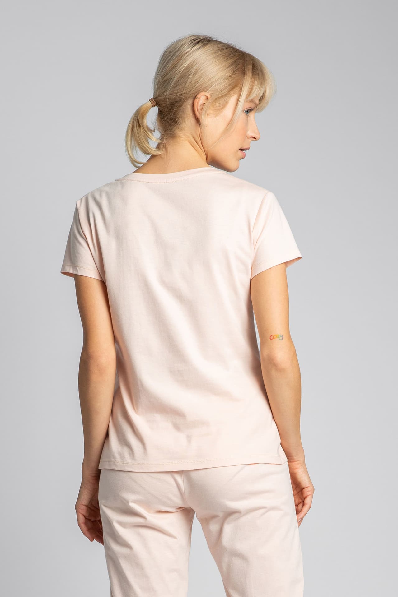 

LA014 T-shirt do spania z dekoltem w serek - brzoskwiniowy (kolor Brzoskwiniowy, rozmiar S)